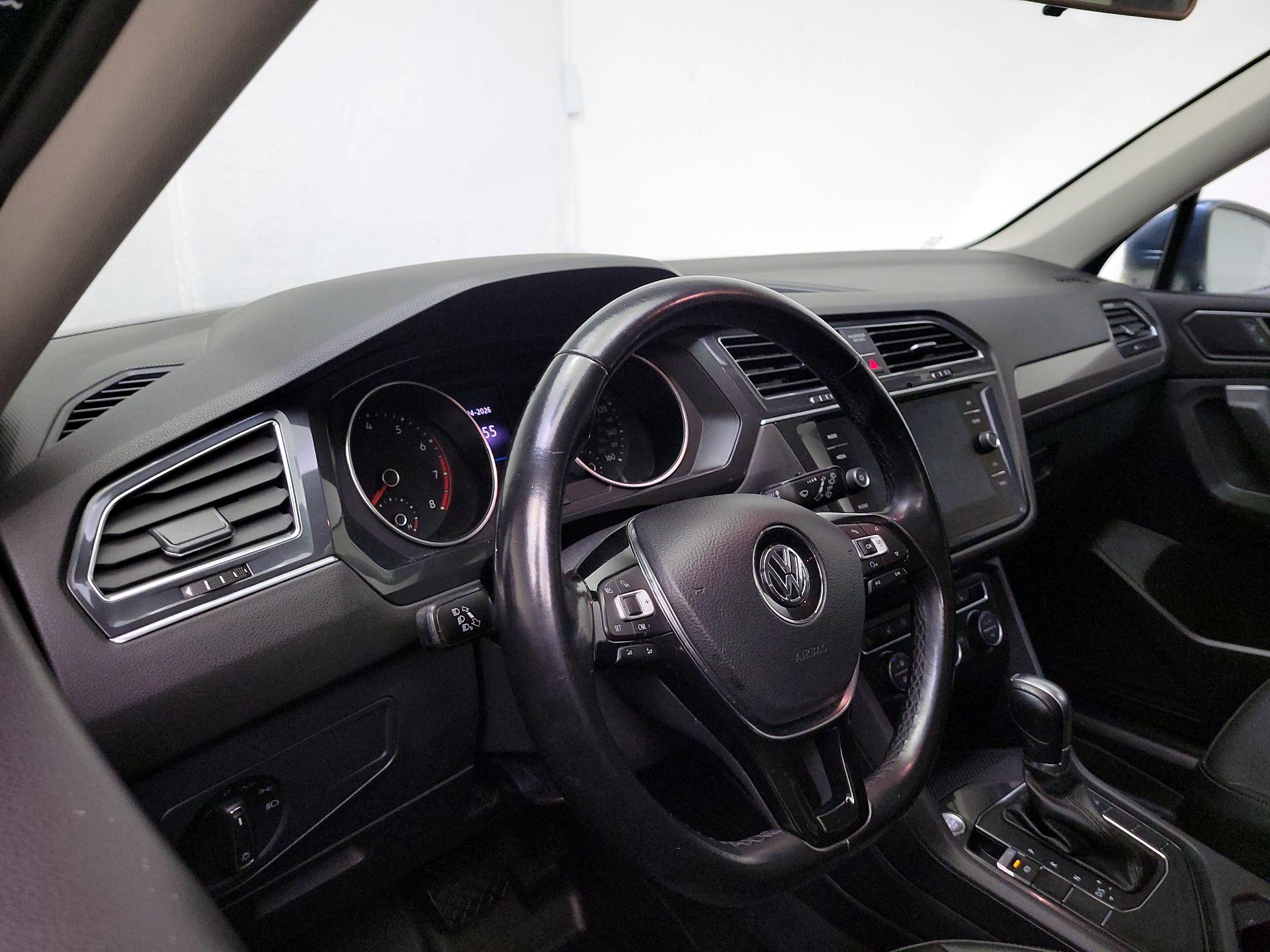 Thumbnail: 2018 Volkswagen Tiguan - 9