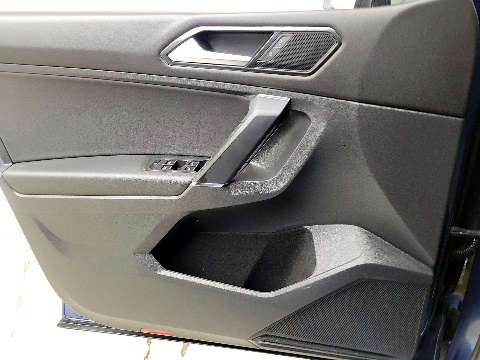 Thumbnail: 2018 Volkswagen Tiguan - 12