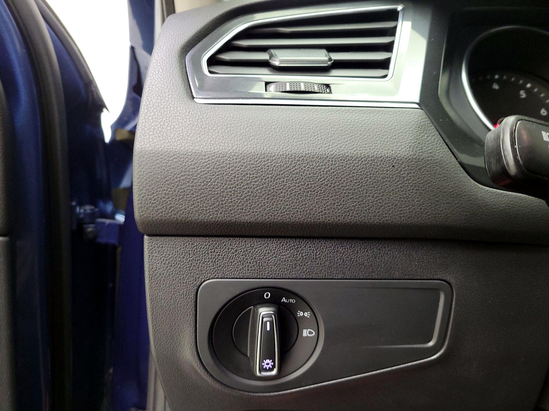 Thumbnail: 2018 Volkswagen Tiguan - 13