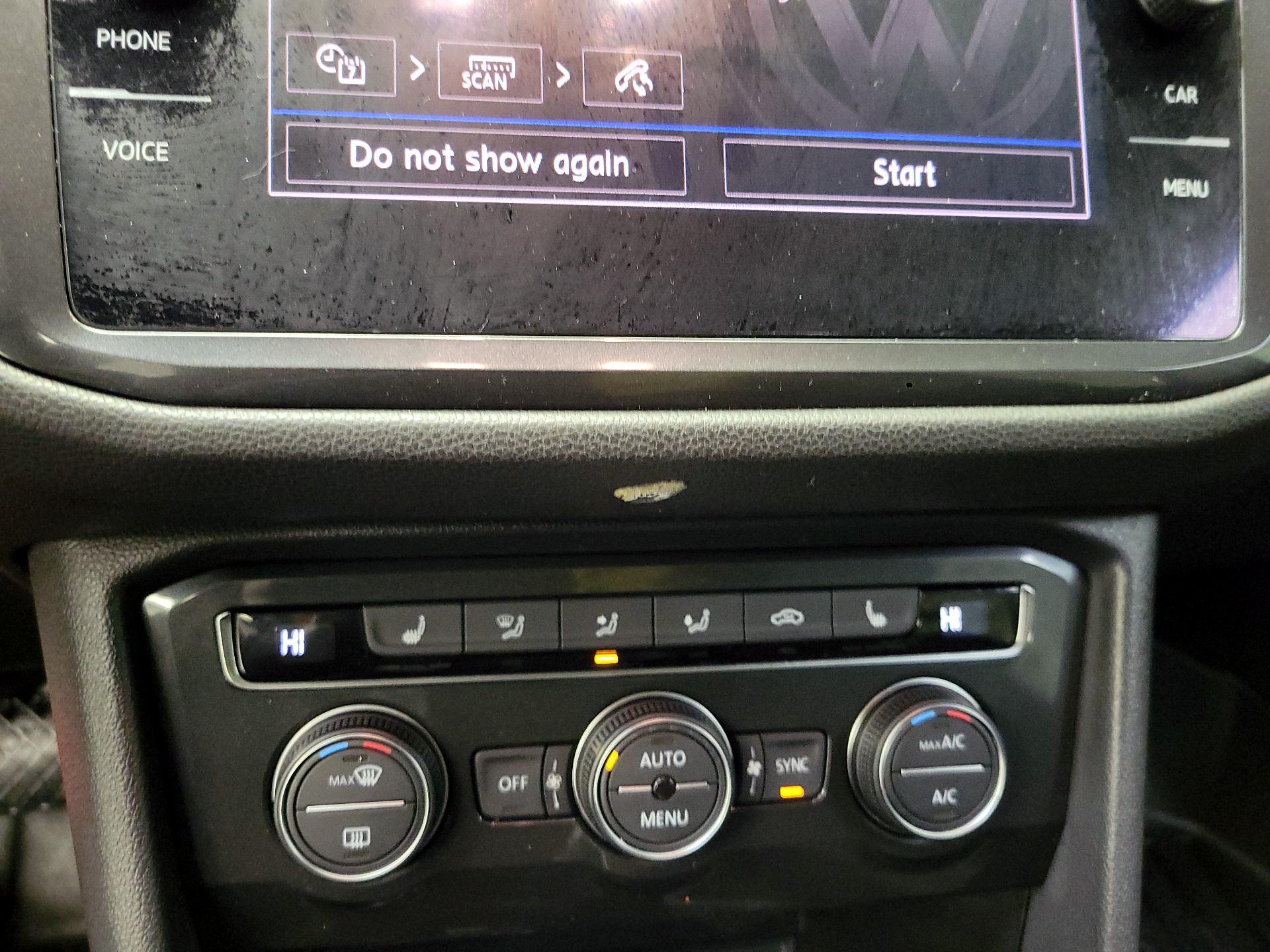 Thumbnail: 2018 Volkswagen Tiguan - 16