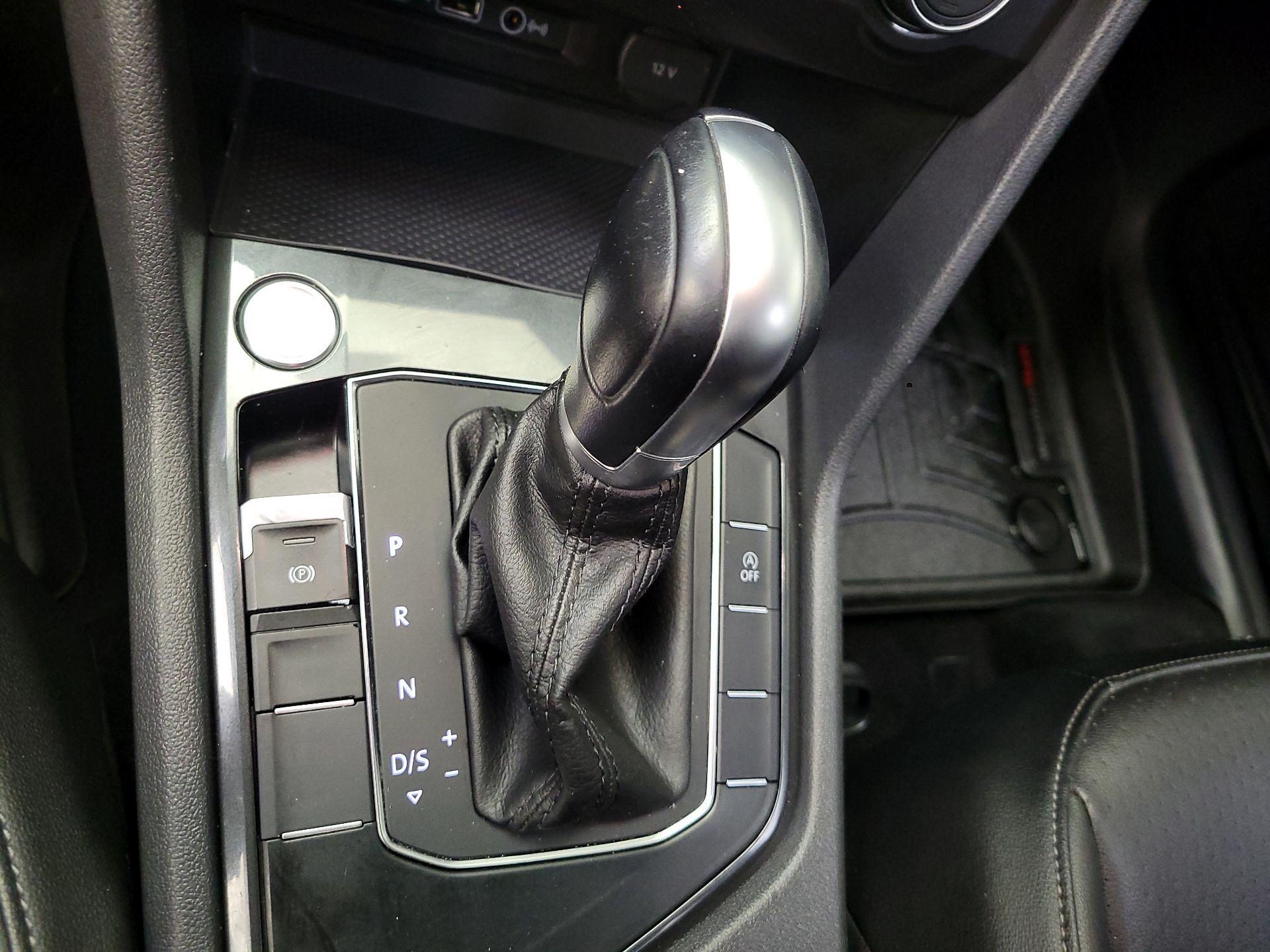 Thumbnail: 2018 Volkswagen Tiguan - 17