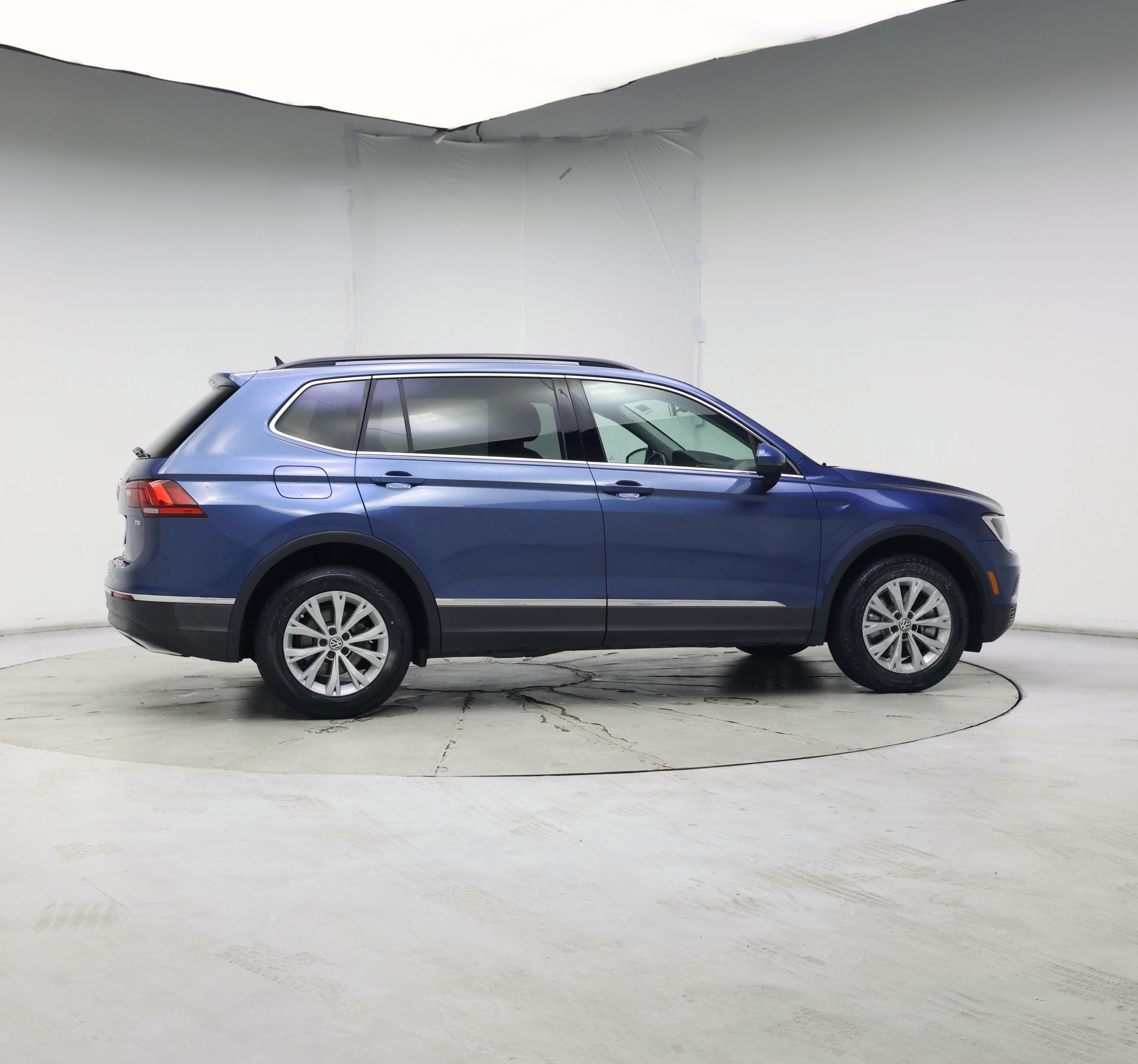 Thumbnail: 2018 Volkswagen Tiguan - 7