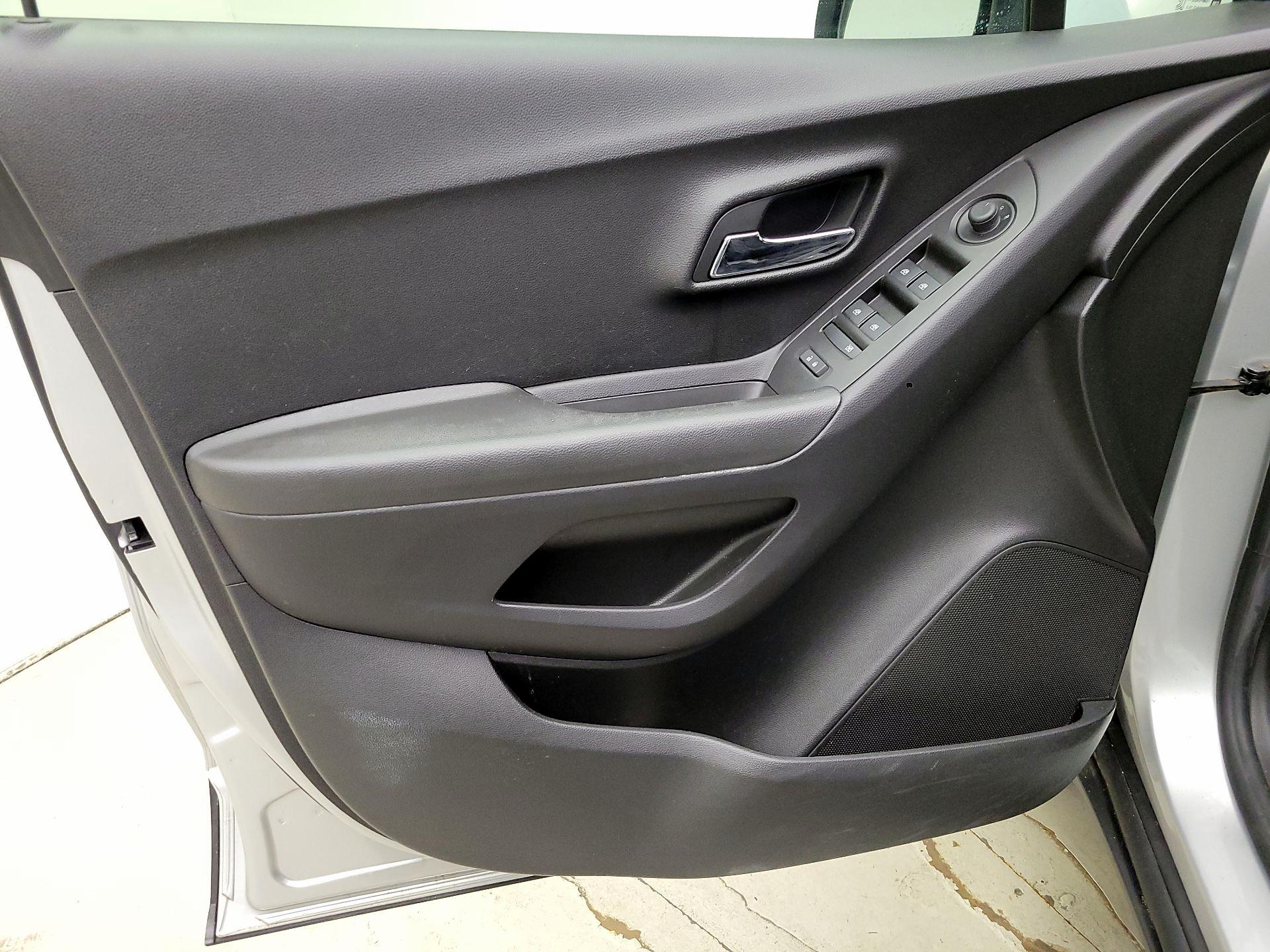 Thumbnail: 2018 Chevrolet Trax - 12