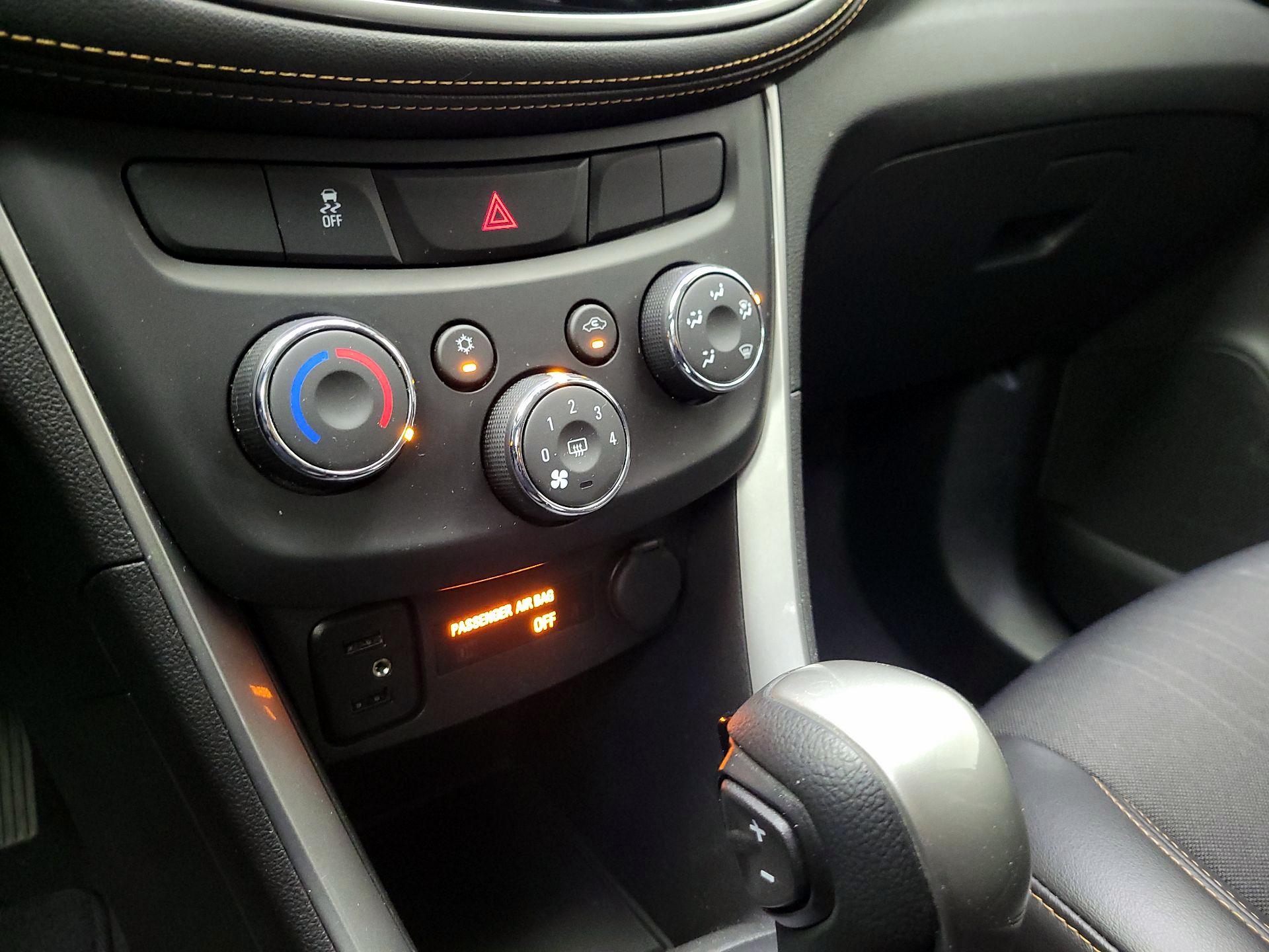 Thumbnail: 2018 Chevrolet Trax - 17