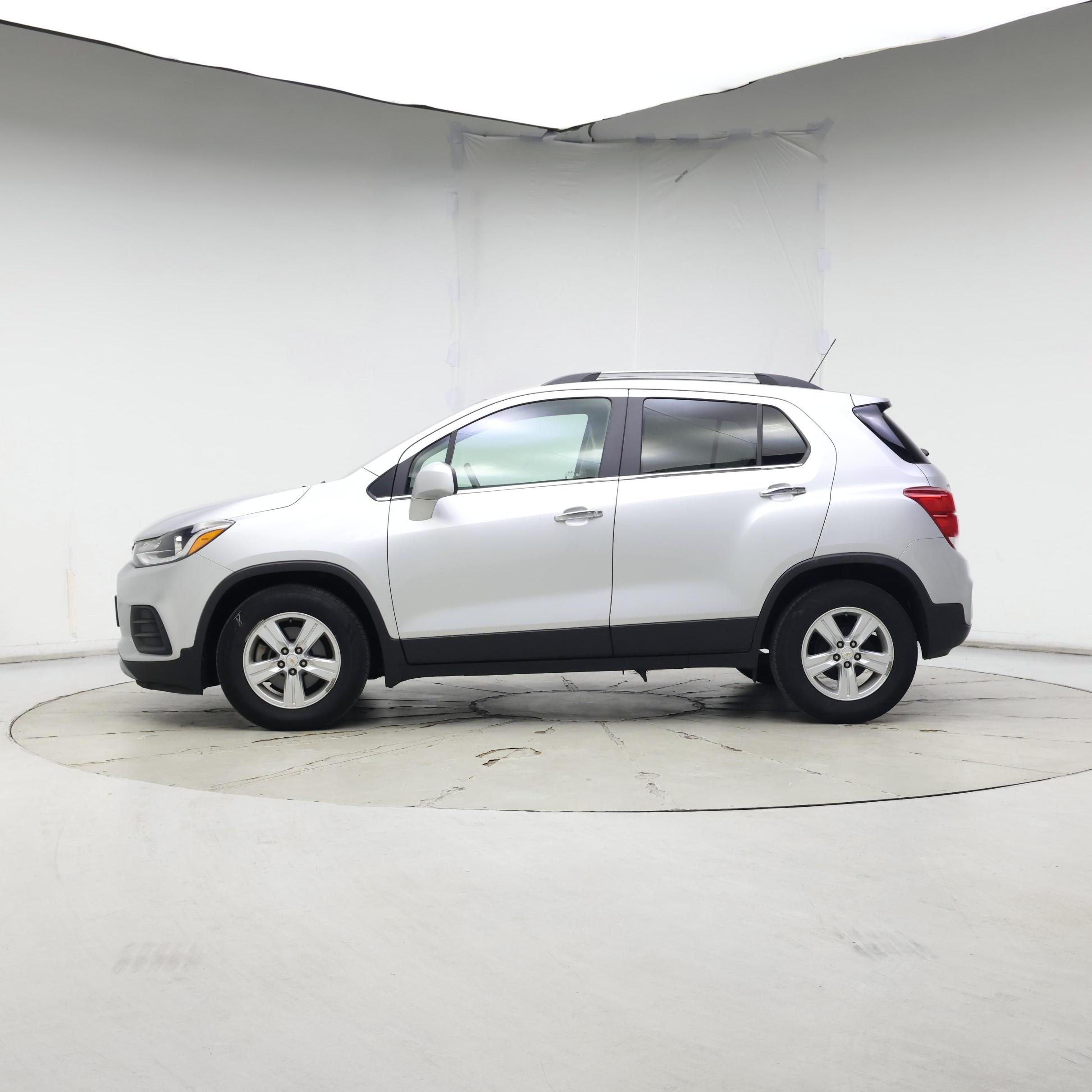 Thumbnail: 2018 Chevrolet Trax - 3