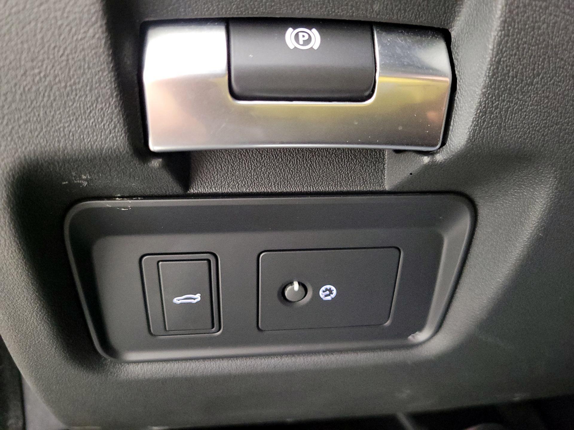 Thumbnail: 2020 Jaguar XE - 13