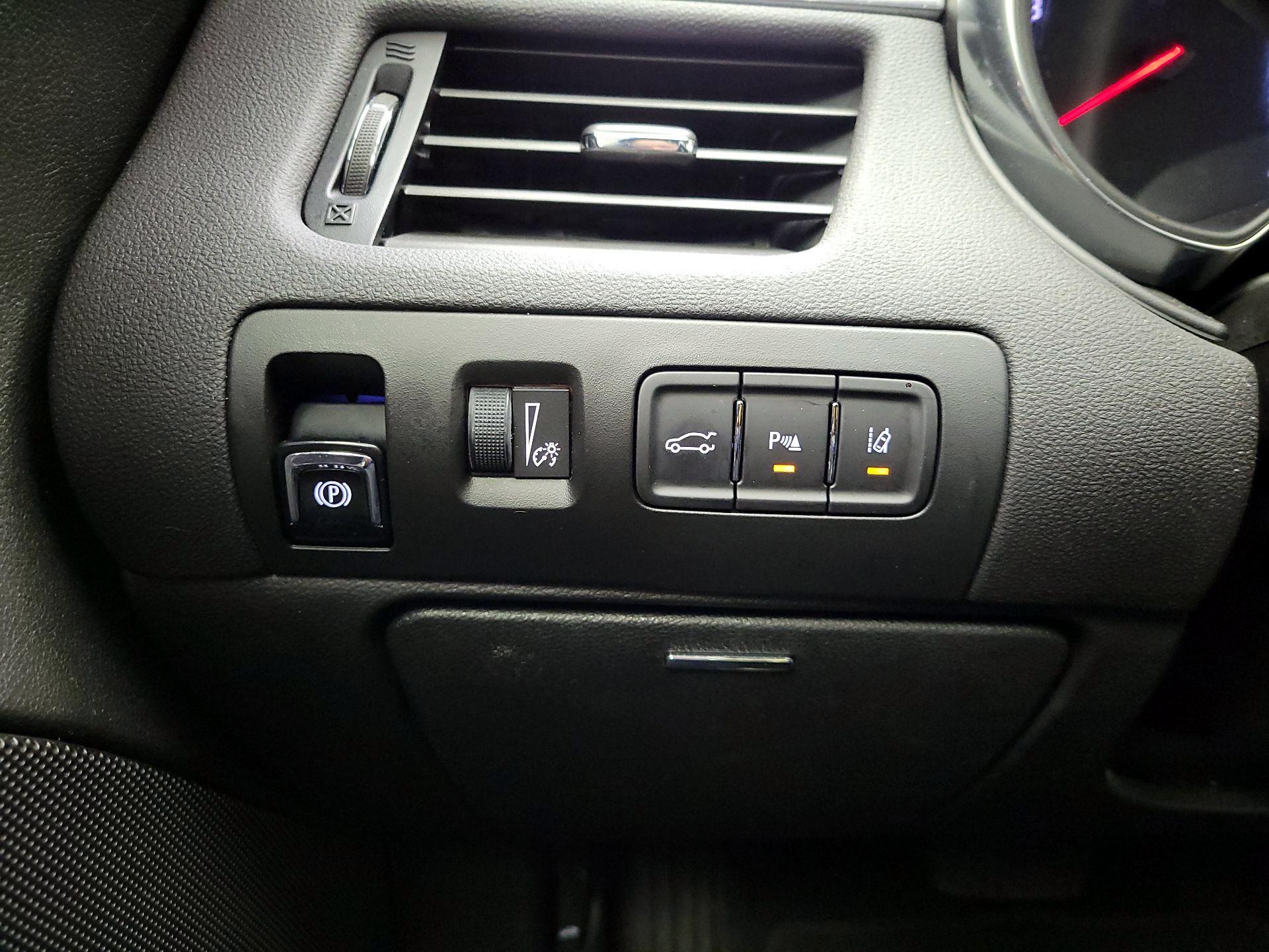 Thumbnail: 2017 Chevrolet Impala - 13