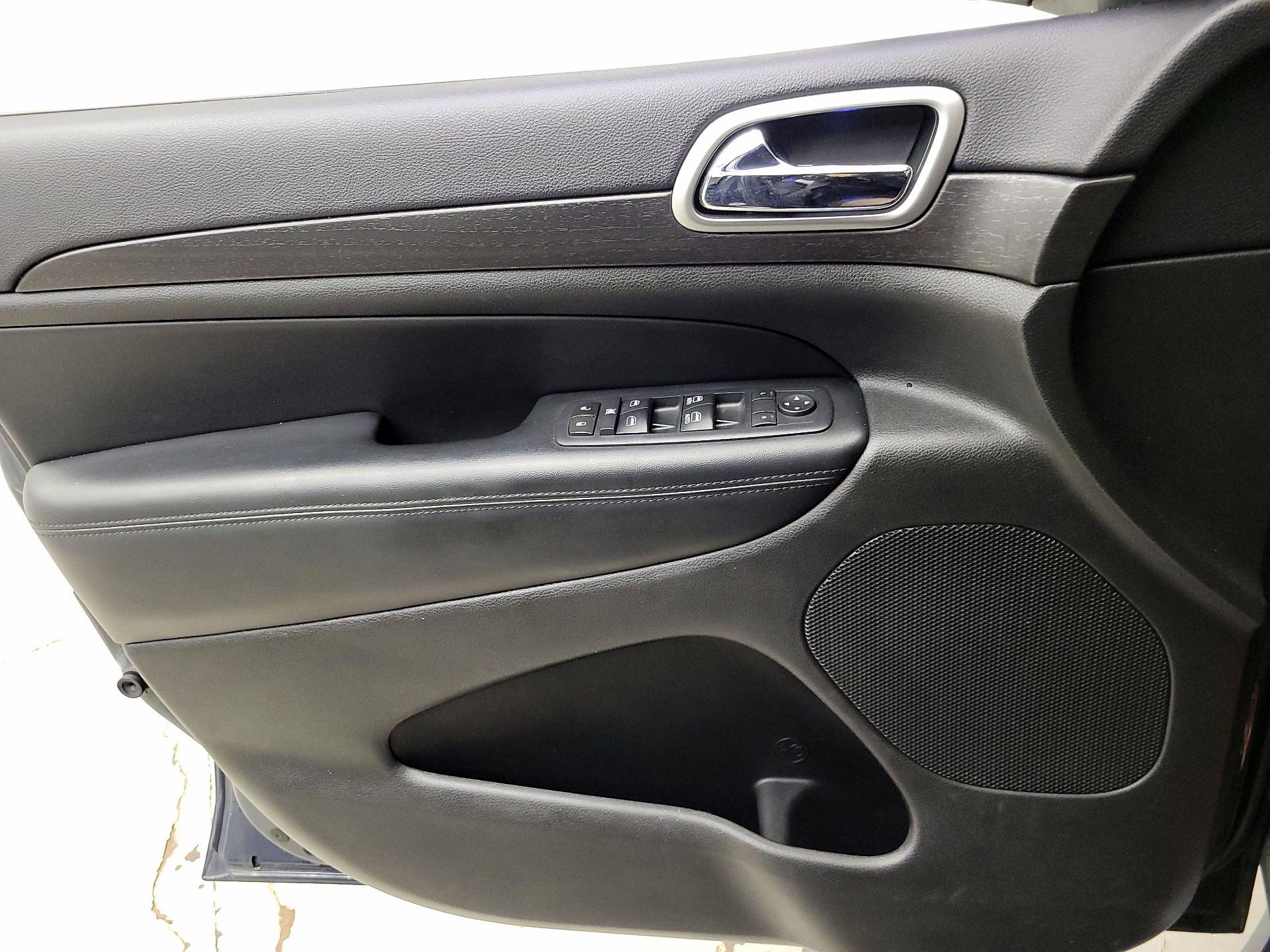 Thumbnail: 2017 Jeep Grand Cherokee - 12