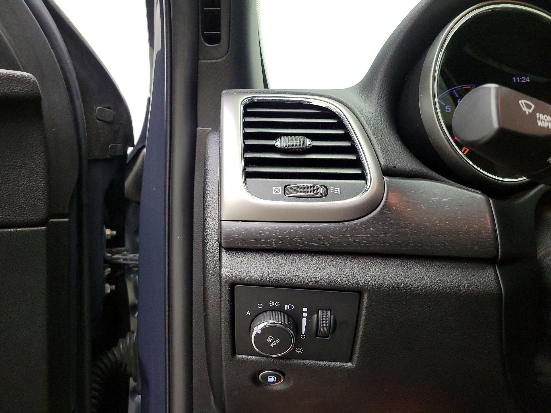 Thumbnail: 2017 Jeep Grand Cherokee - 13