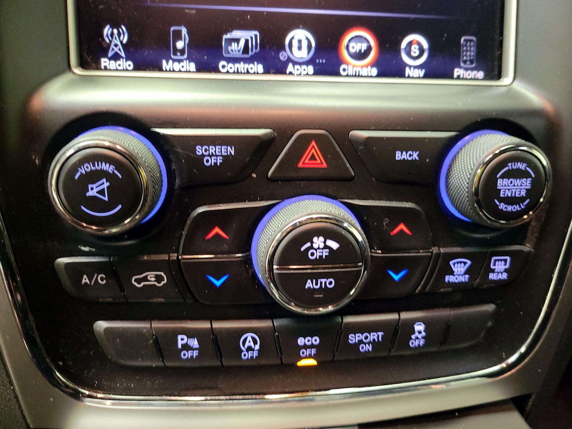 Thumbnail: 2017 Jeep Grand Cherokee - 16