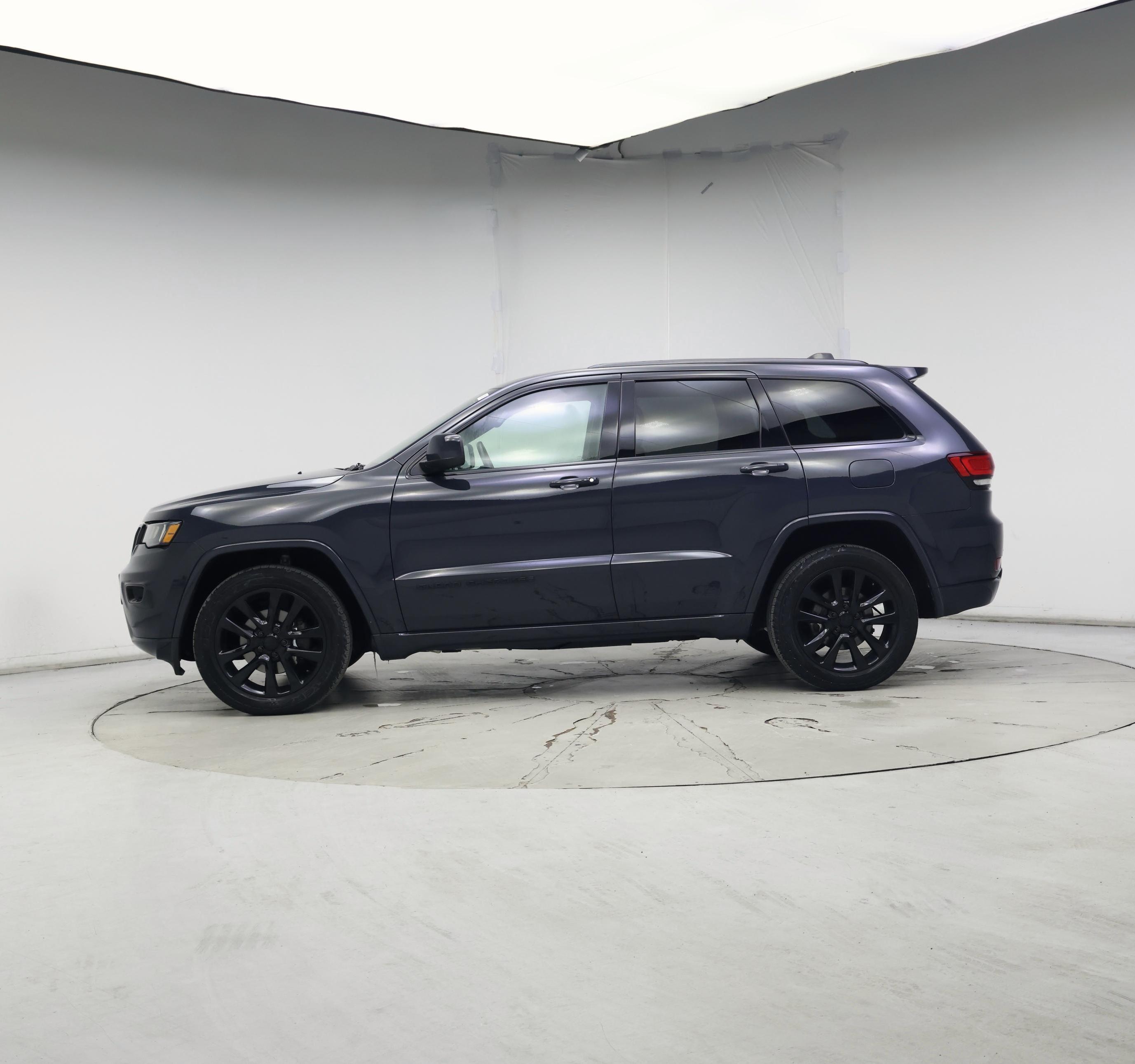 Thumbnail: 2017 Jeep Grand Cherokee - 3