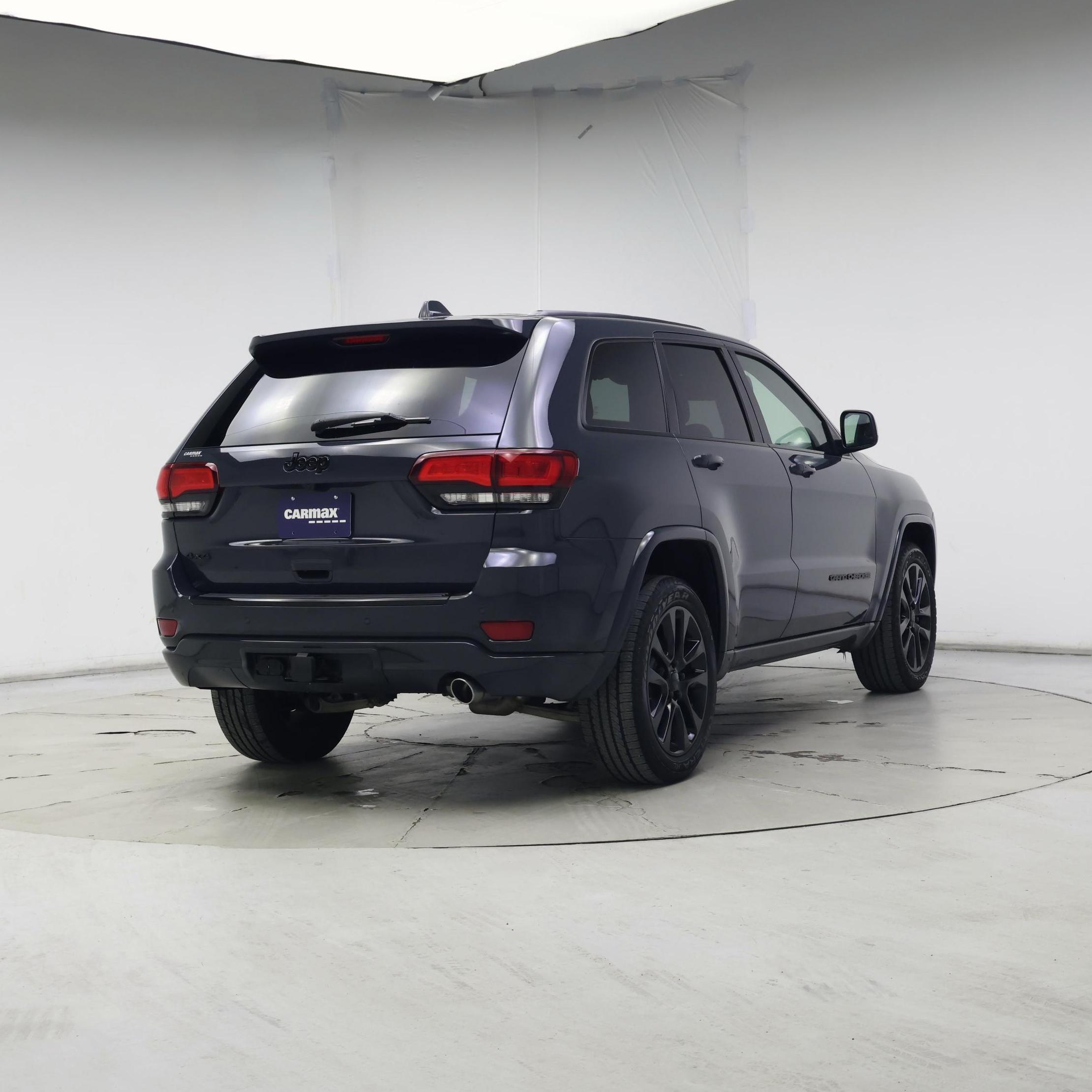 Thumbnail: 2017 Jeep Grand Cherokee - 8