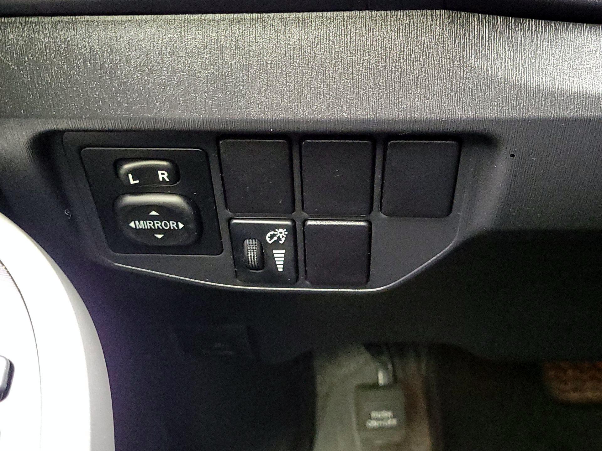 Thumbnail: 2015 Toyota Prius - 13