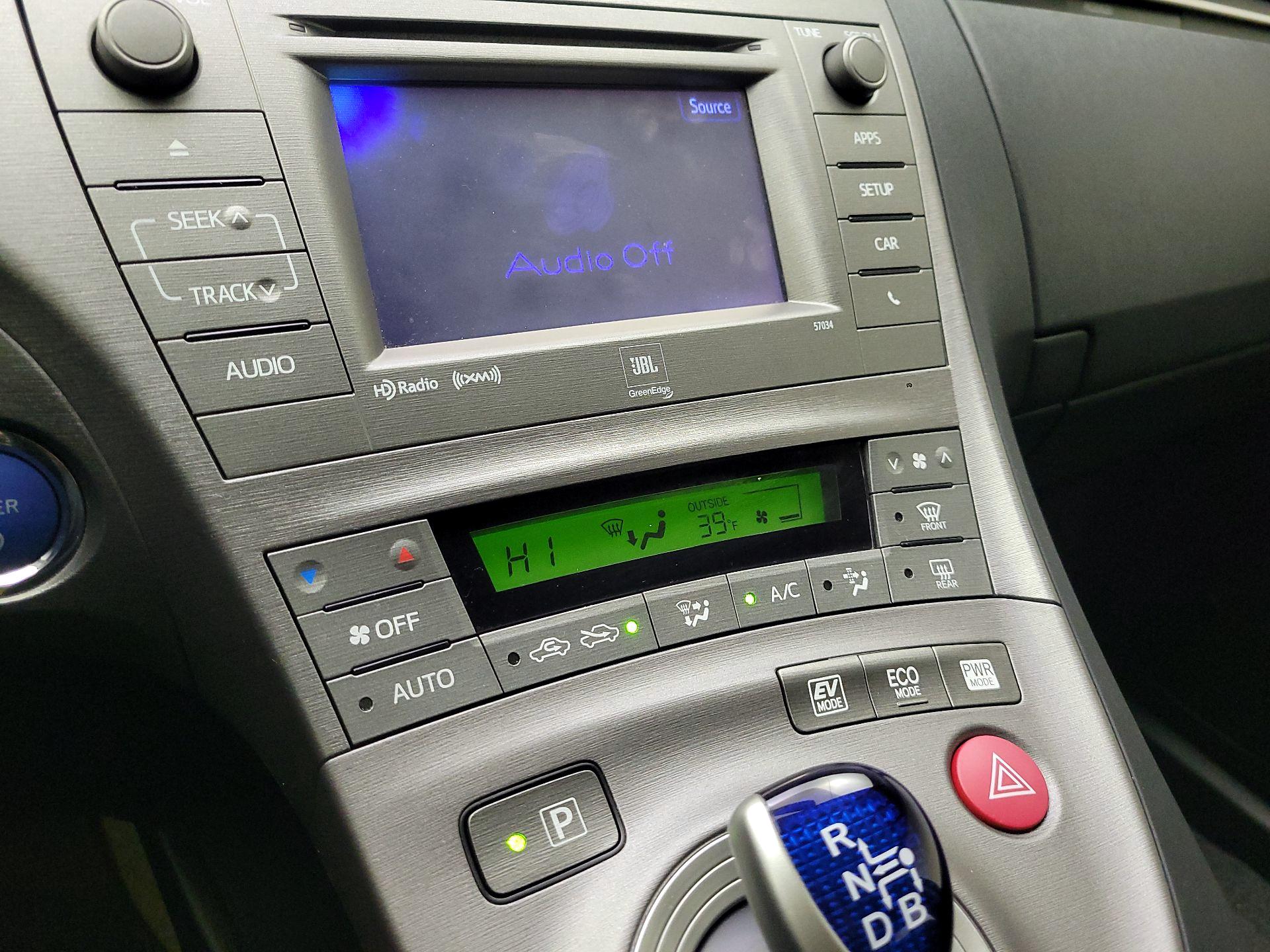 Thumbnail: 2015 Toyota Prius - 17