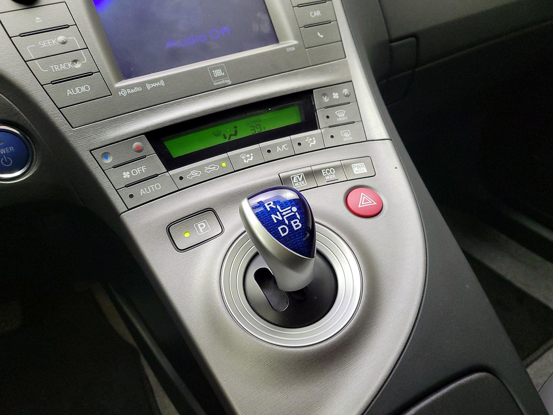 Thumbnail: 2015 Toyota Prius - 18