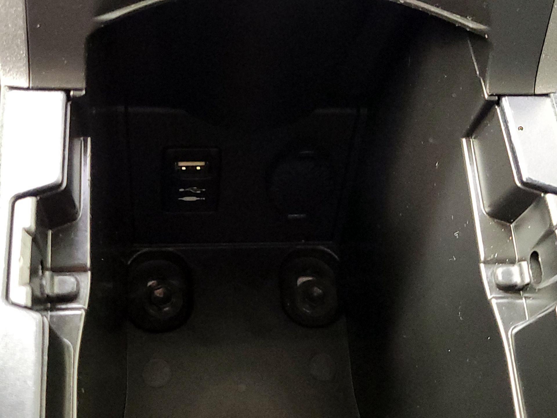 Thumbnail: 2015 Toyota Prius - 19