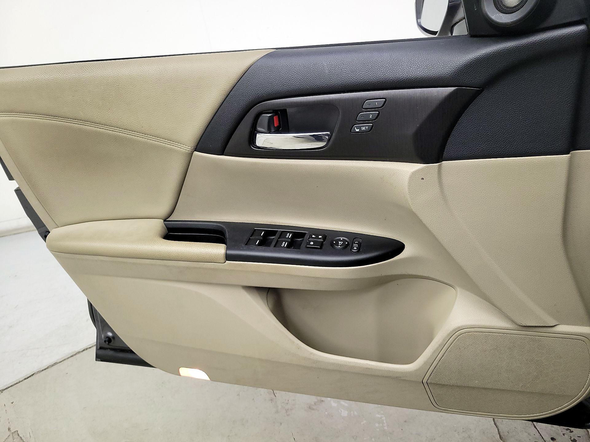 Thumbnail: 2015 Honda Accord - 12