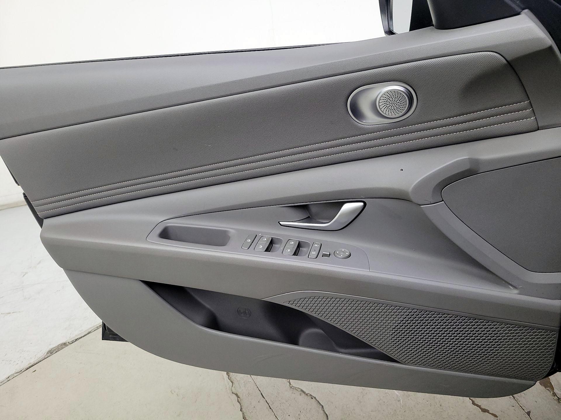 Thumbnail: 2021 Hyundai Elantra - 12