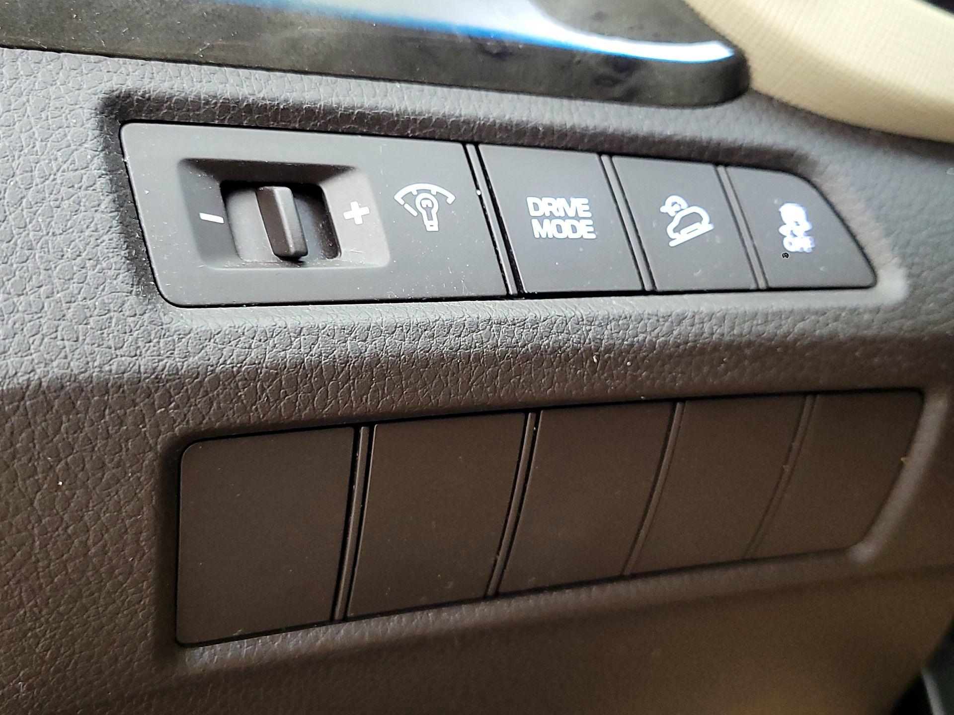 Thumbnail: 2017 Hyundai Santa Fe - 13