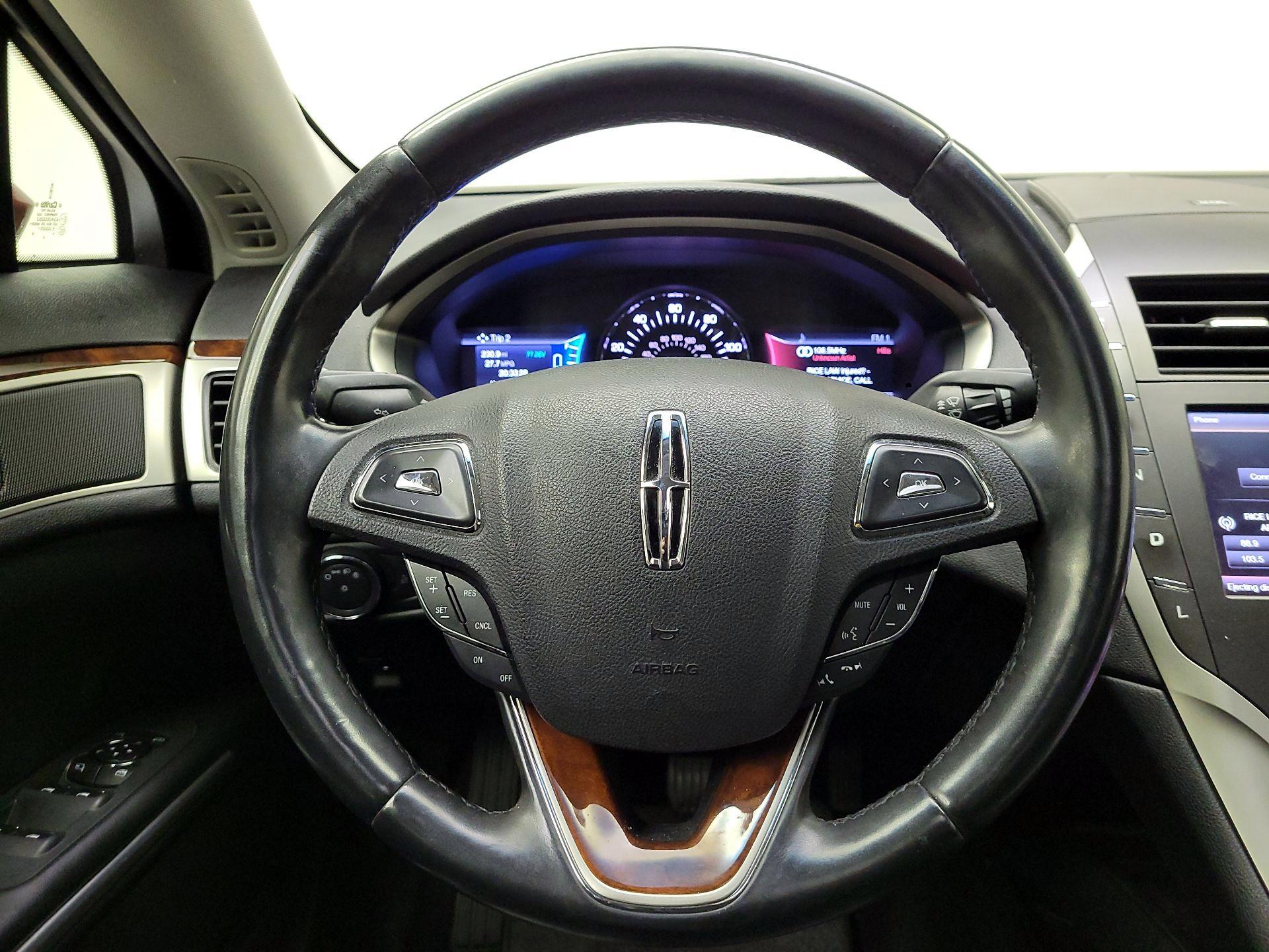 Thumbnail: 2015 Lincoln MKZ - 10