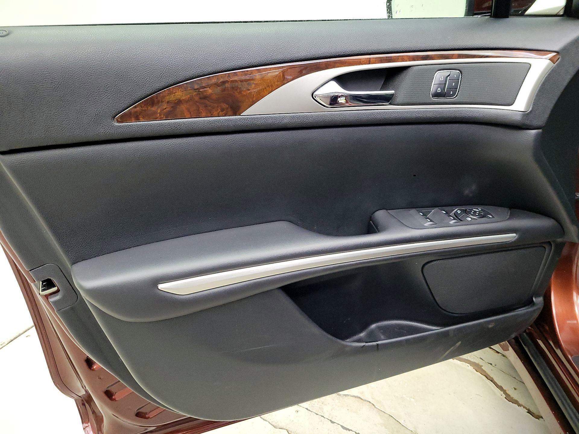 Thumbnail: 2015 Lincoln MKZ - 12