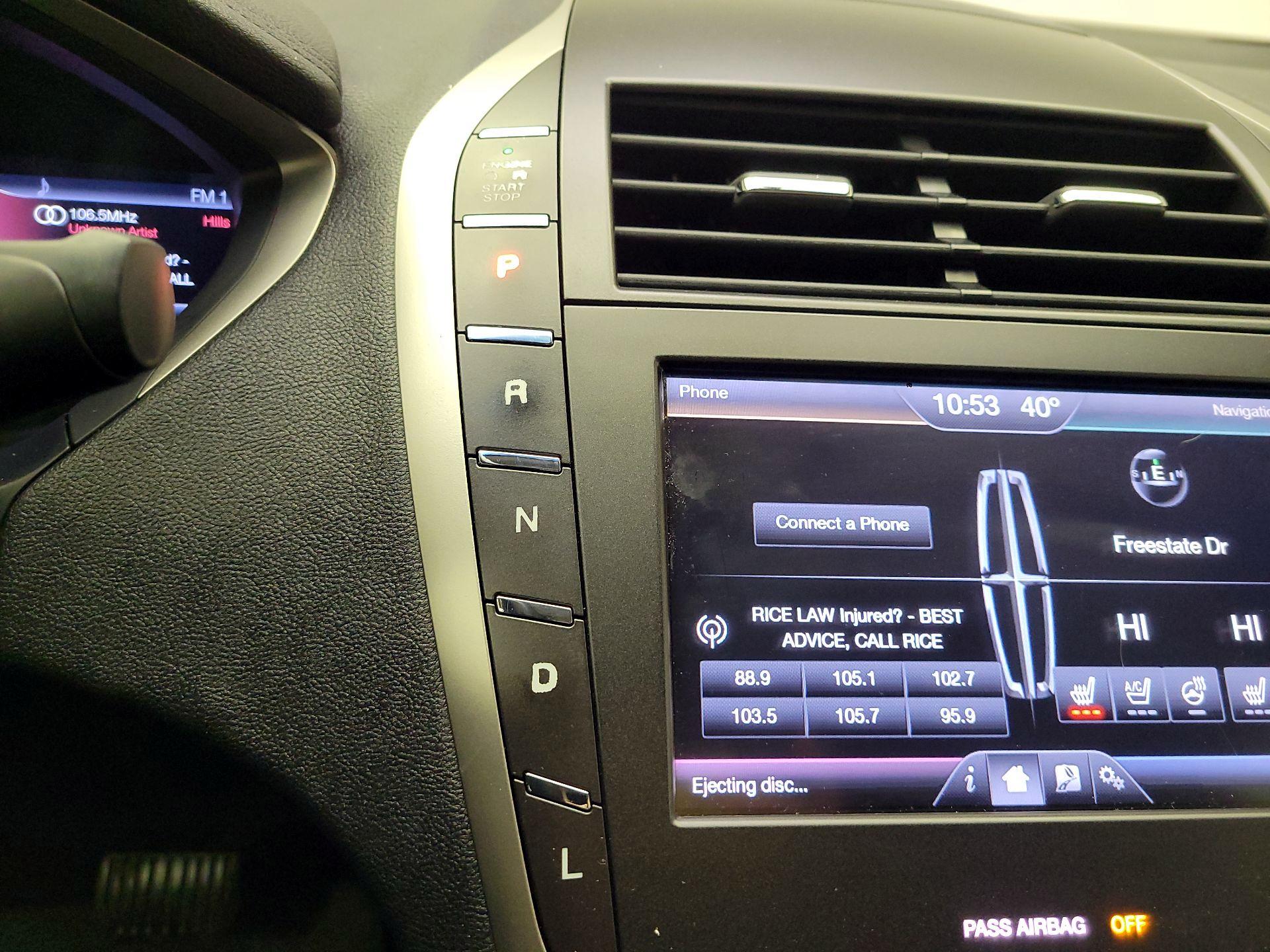 Thumbnail: 2015 Lincoln MKZ - 18