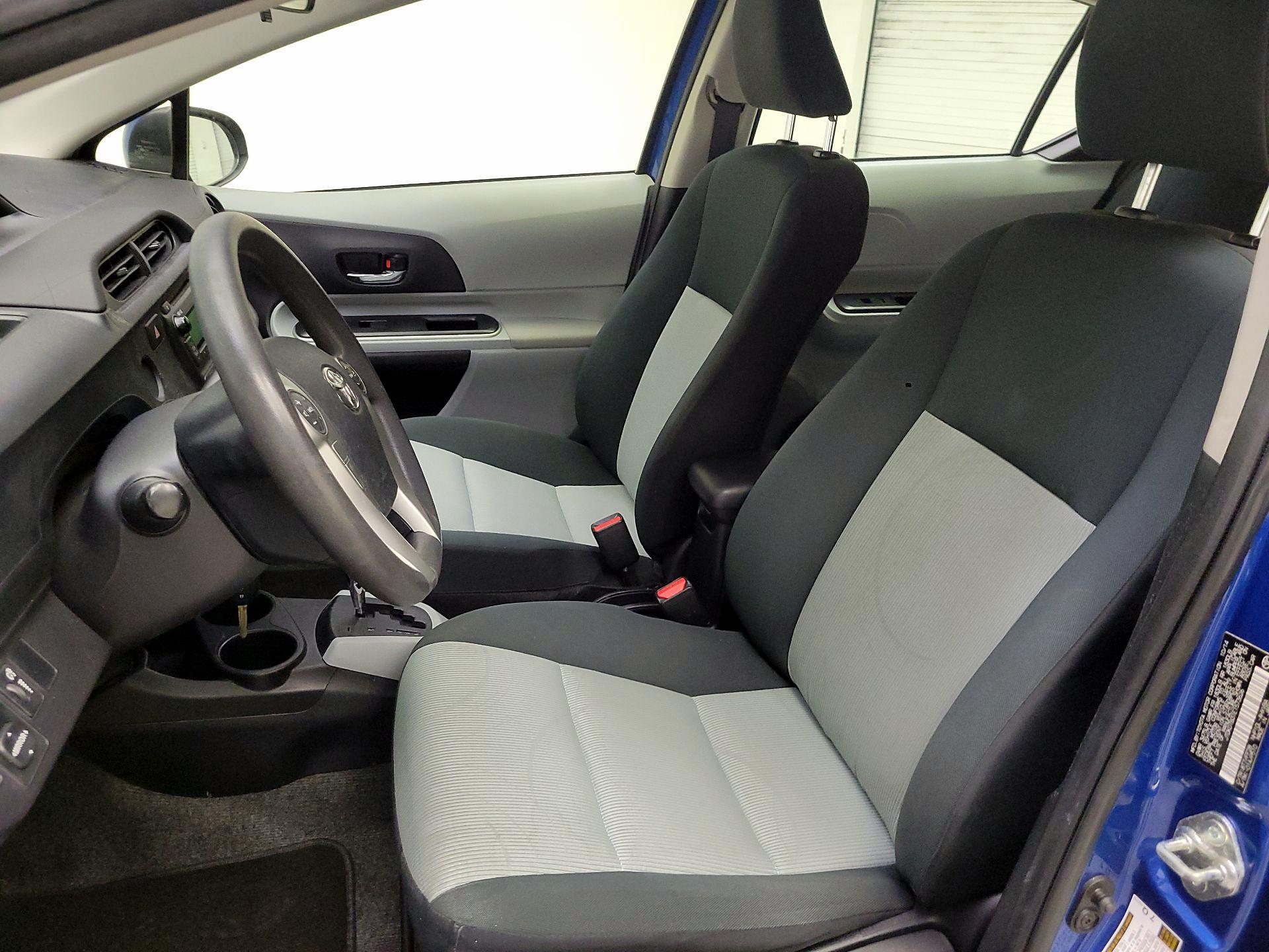 Thumbnail: 2014 Toyota Prius c - 11