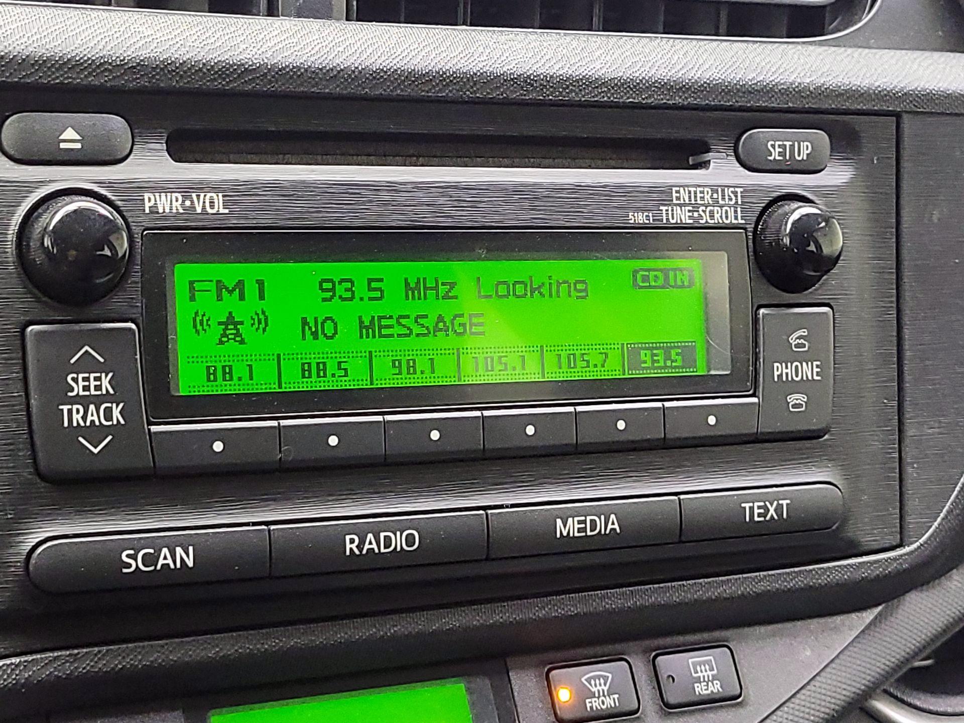 Thumbnail: 2014 Toyota Prius c - 14