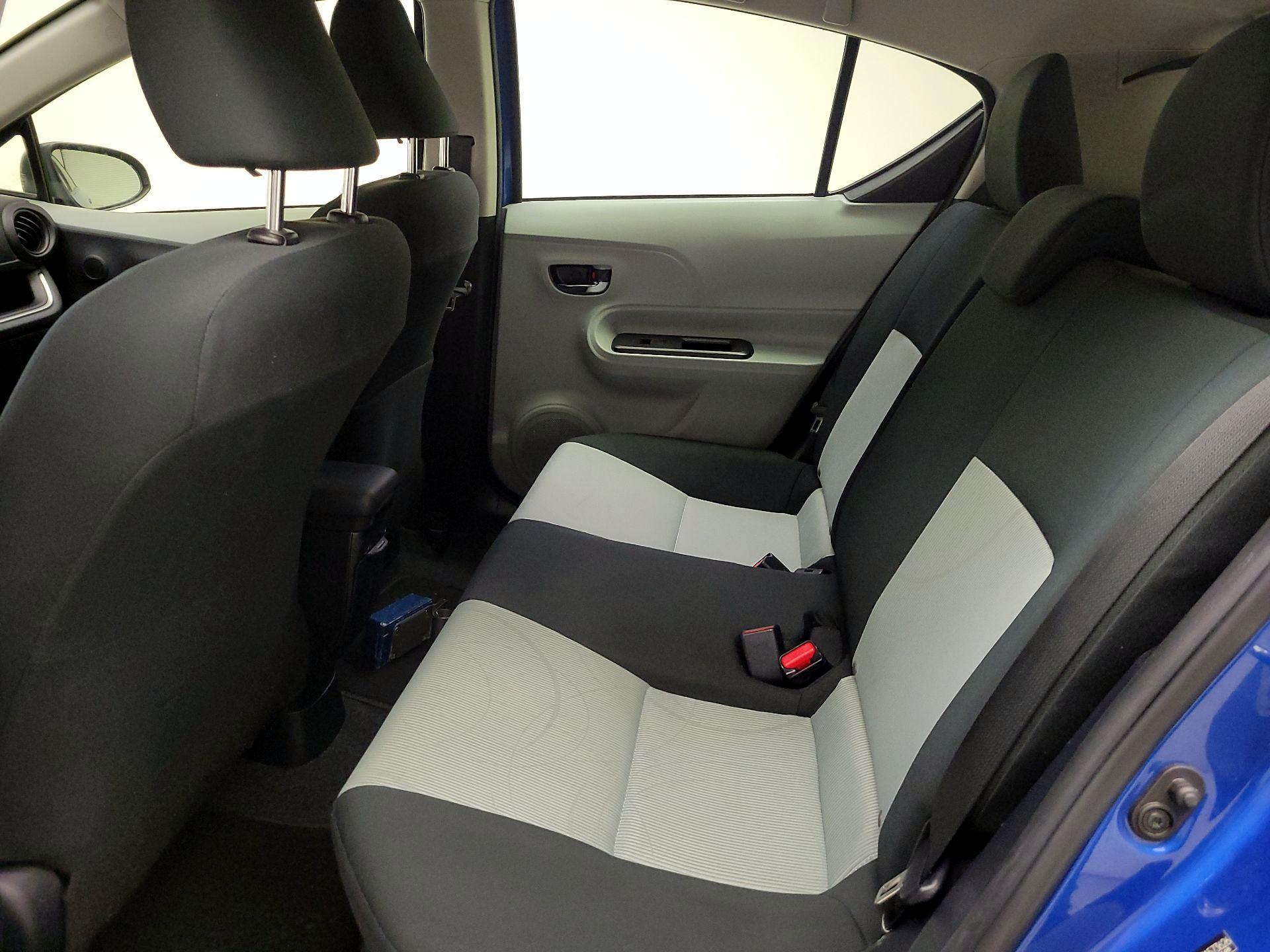 Thumbnail: 2014 Toyota Prius c - 18