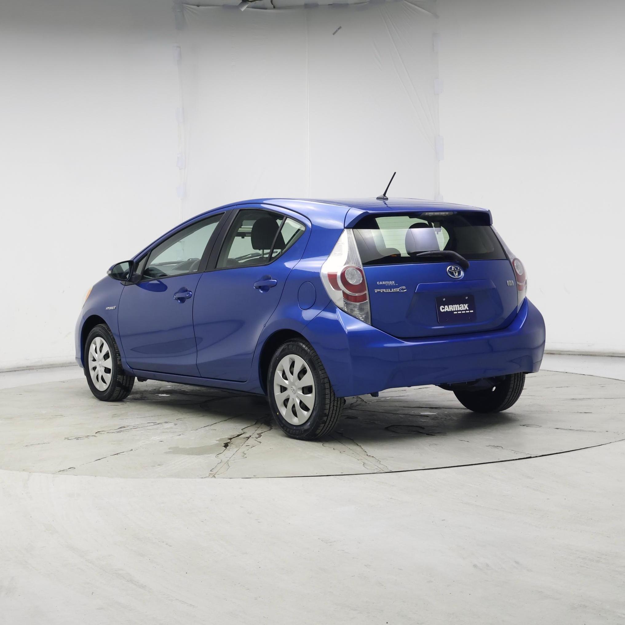 Thumbnail: 2014 Toyota Prius c - 2