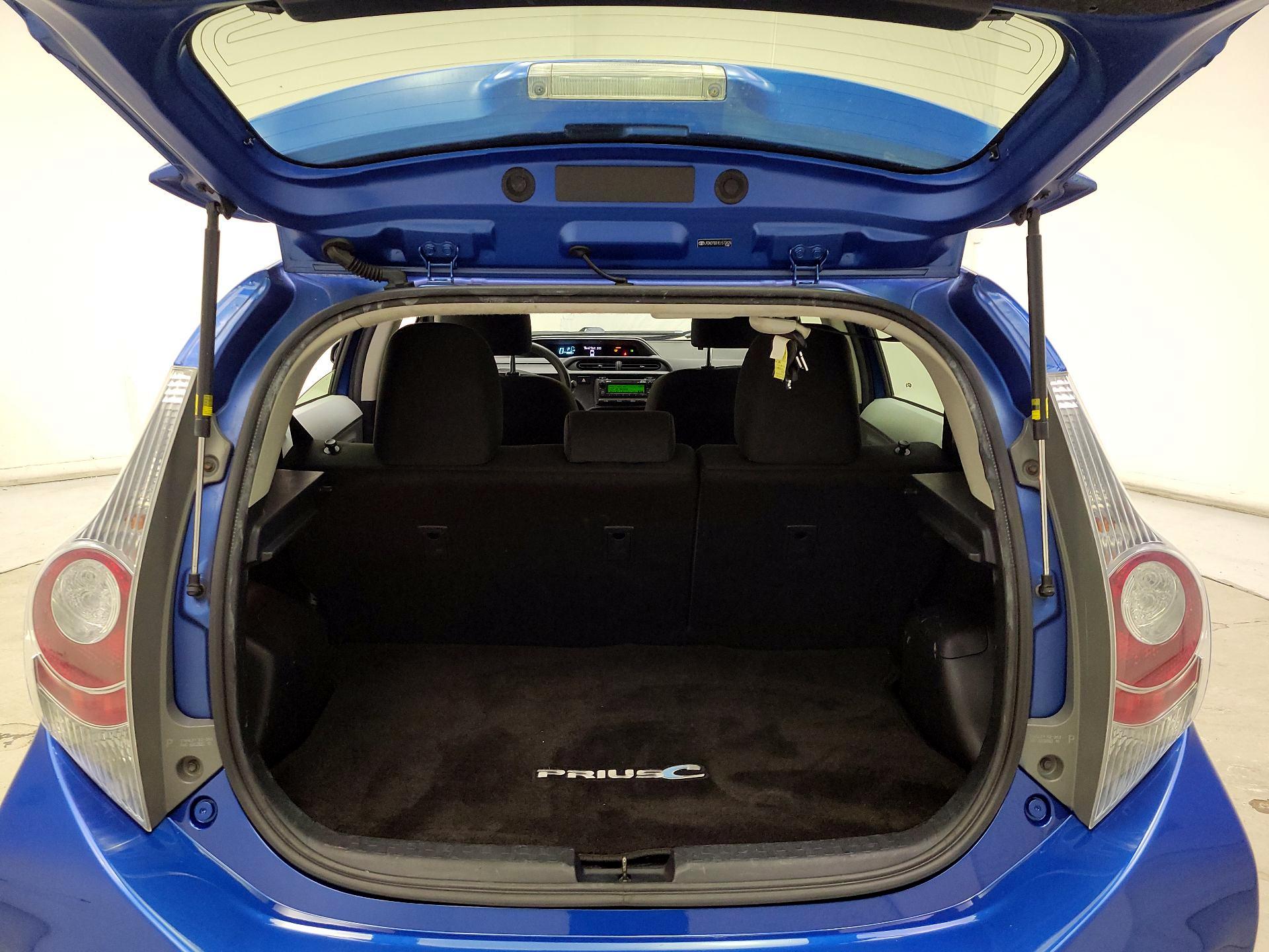 Thumbnail: 2014 Toyota Prius c - 19