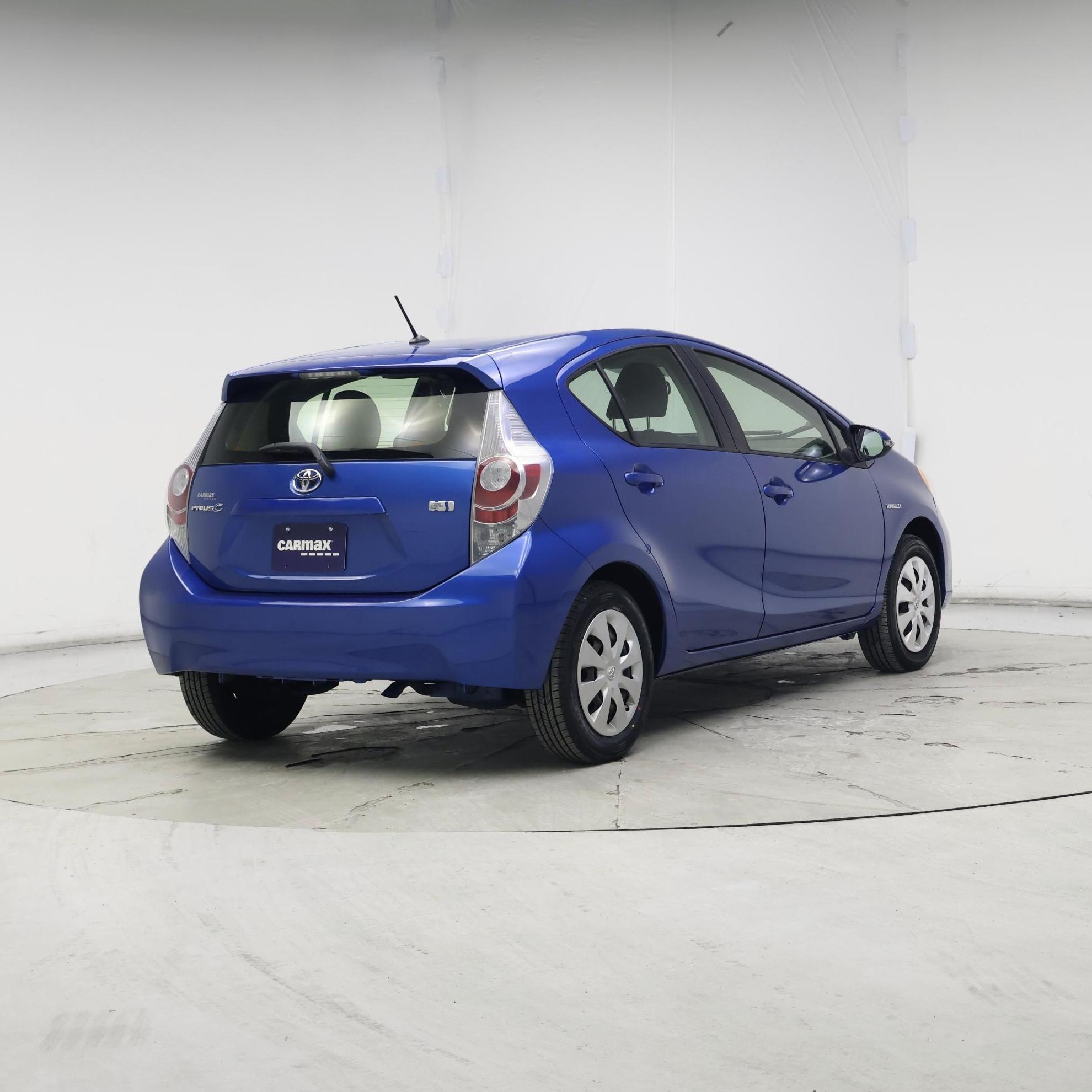 Thumbnail: 2014 Toyota Prius c - 8
