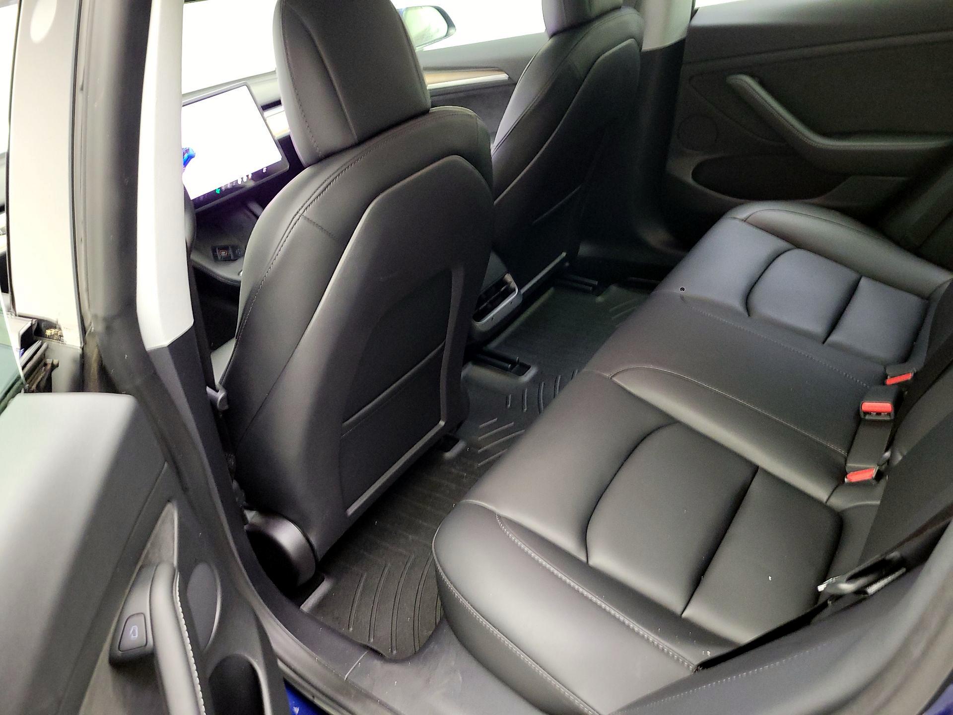 Thumbnail: 2022 Tesla Model 3 - 16