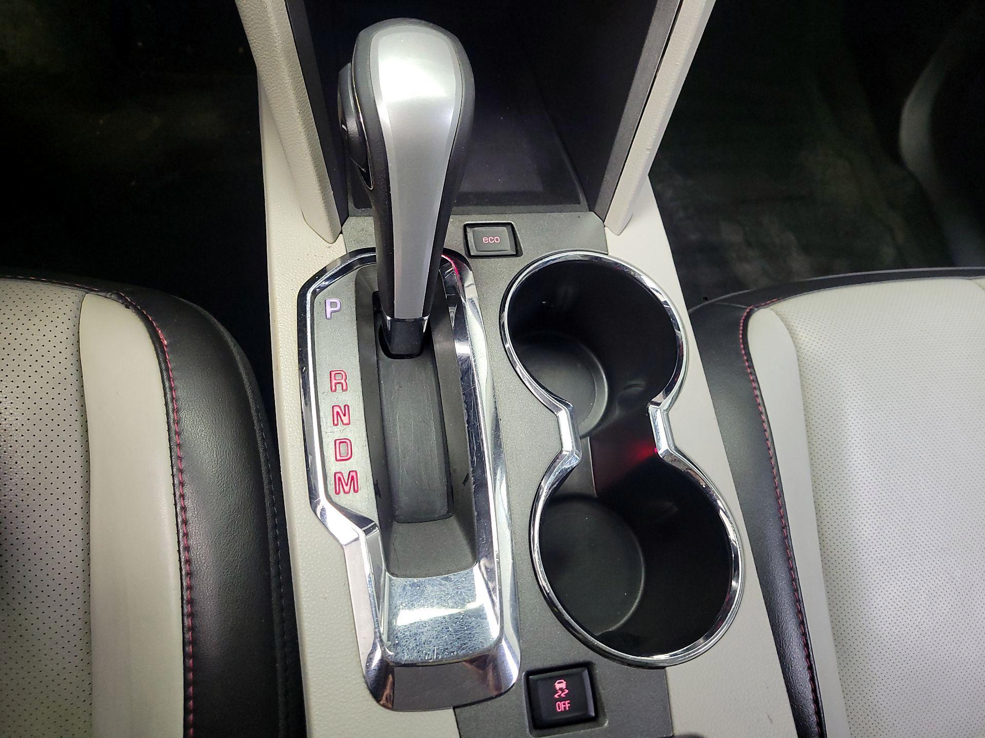 Thumbnail: 2015 GMC Terrain - 17