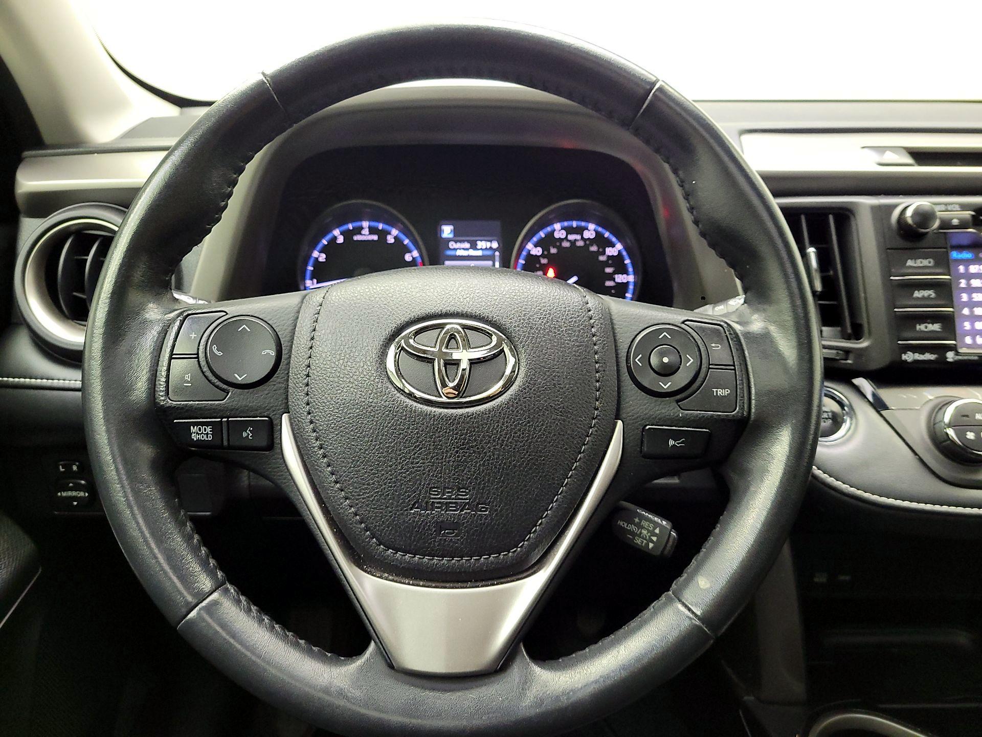Thumbnail: 2018 Toyota RAV4 - 10