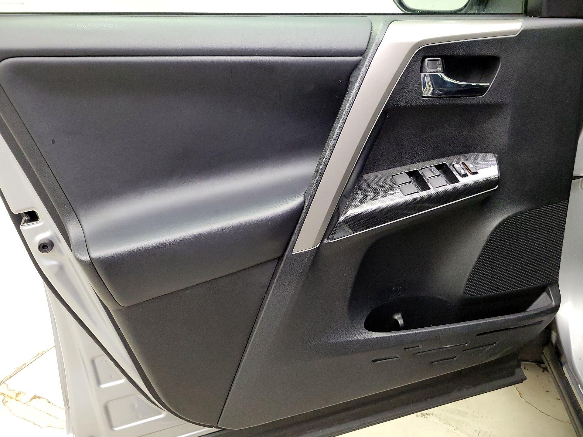 Thumbnail: 2018 Toyota RAV4 - 12