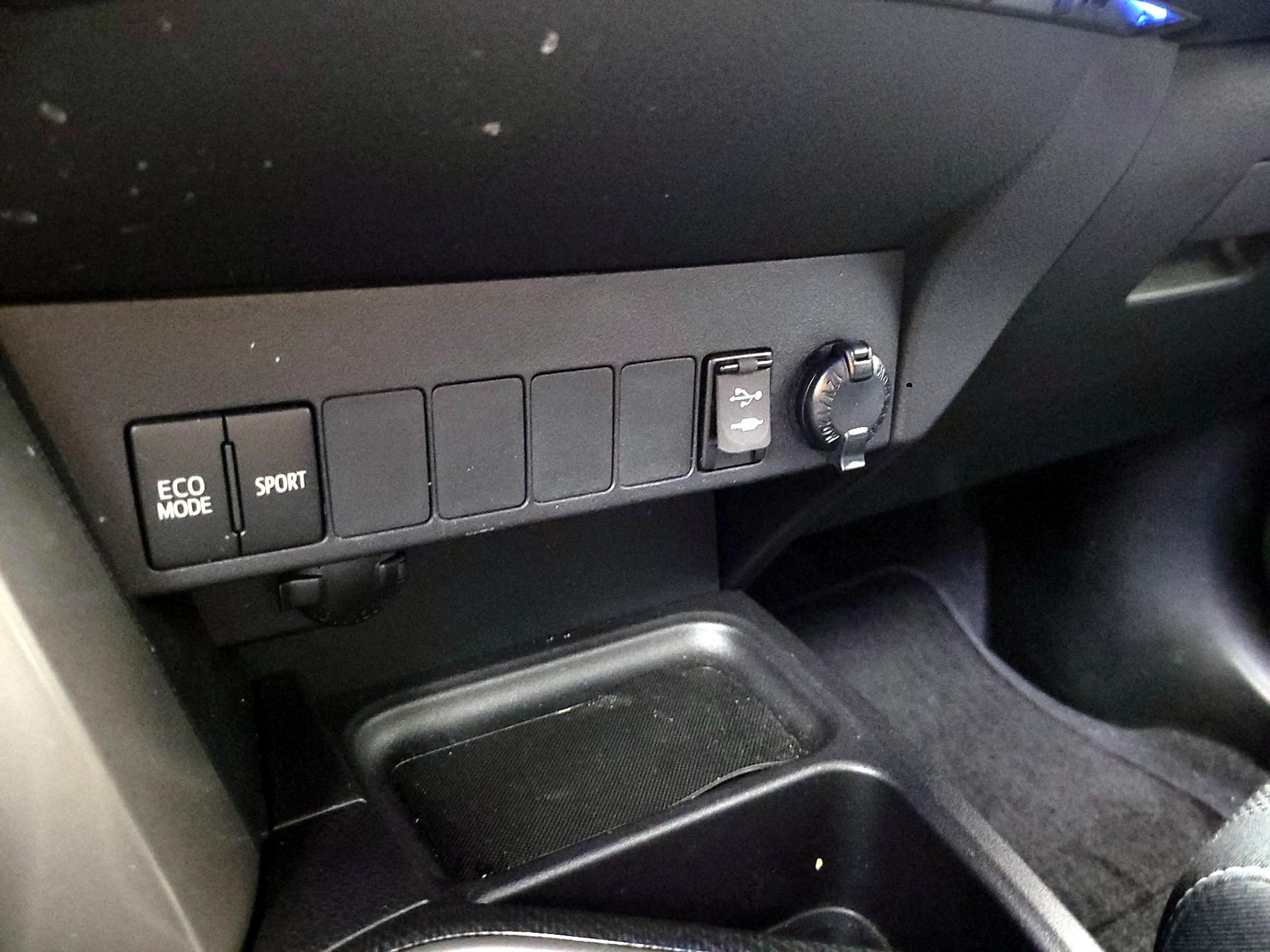 Thumbnail: 2018 Toyota RAV4 - 18