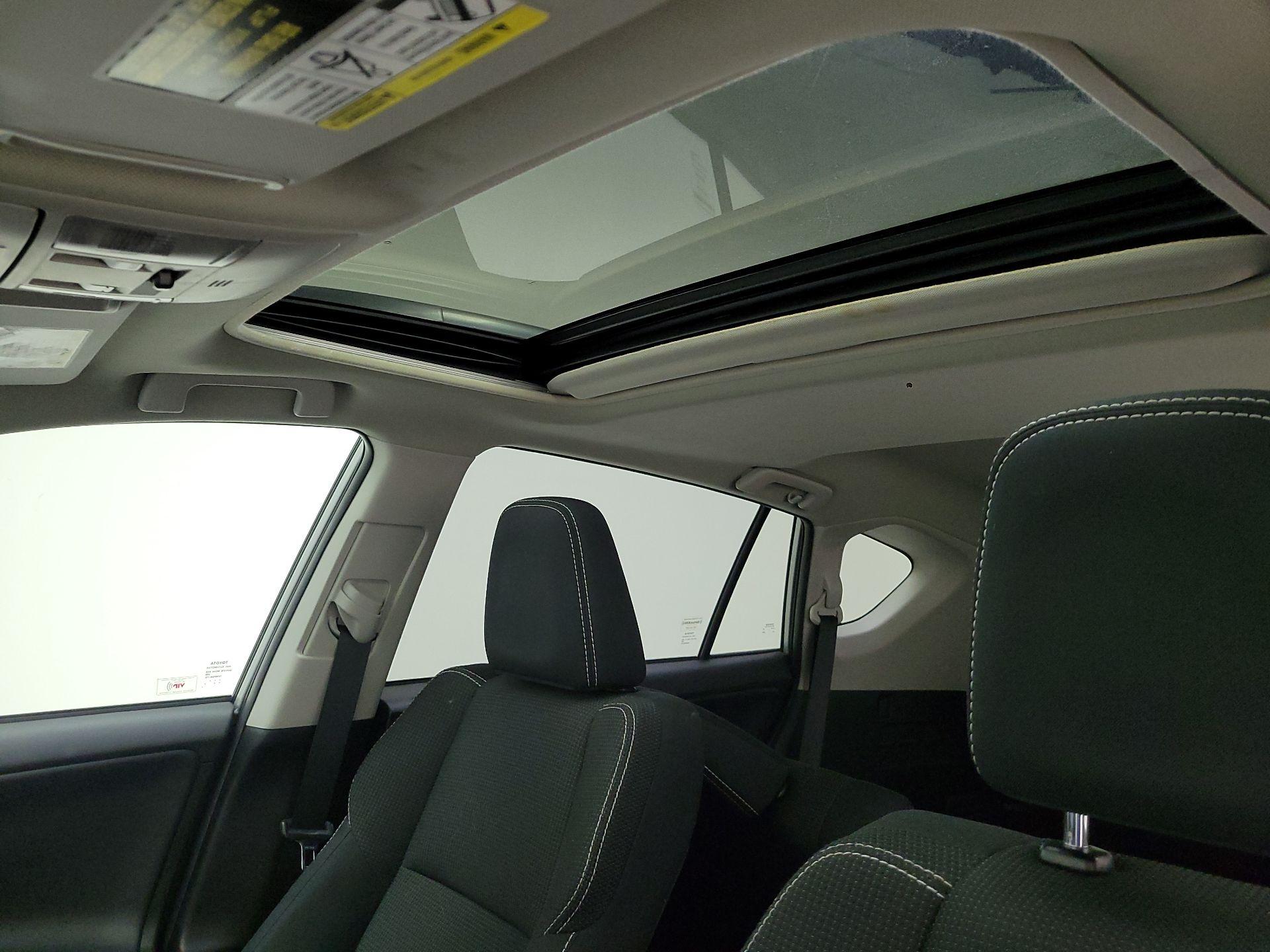 Thumbnail: 2018 Toyota RAV4 - 19