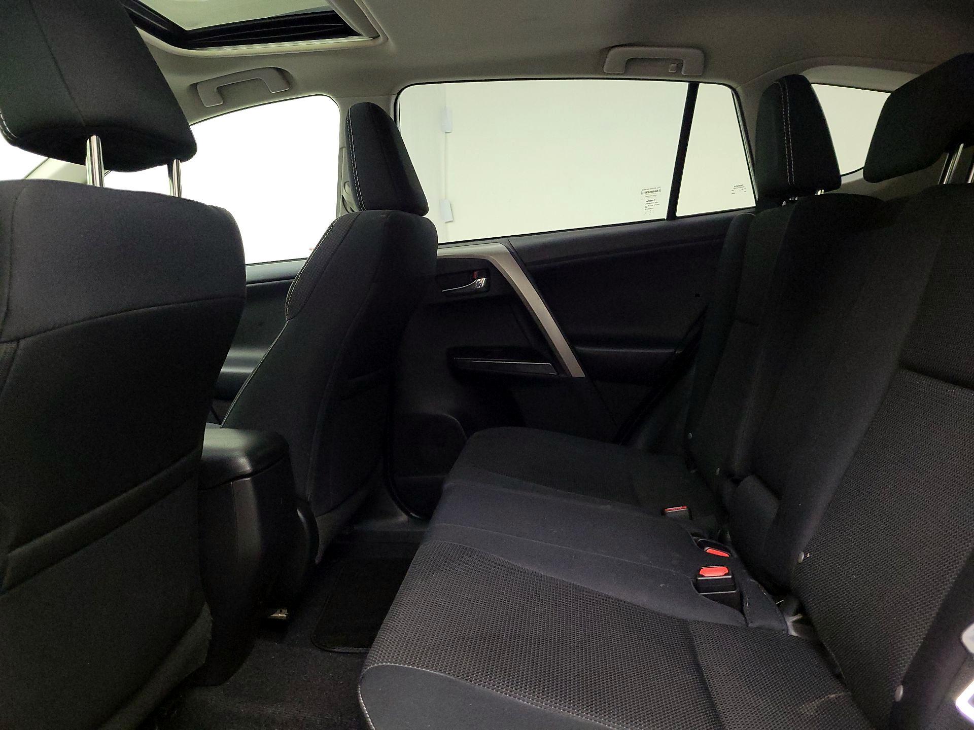 Thumbnail: 2018 Toyota RAV4 - 20