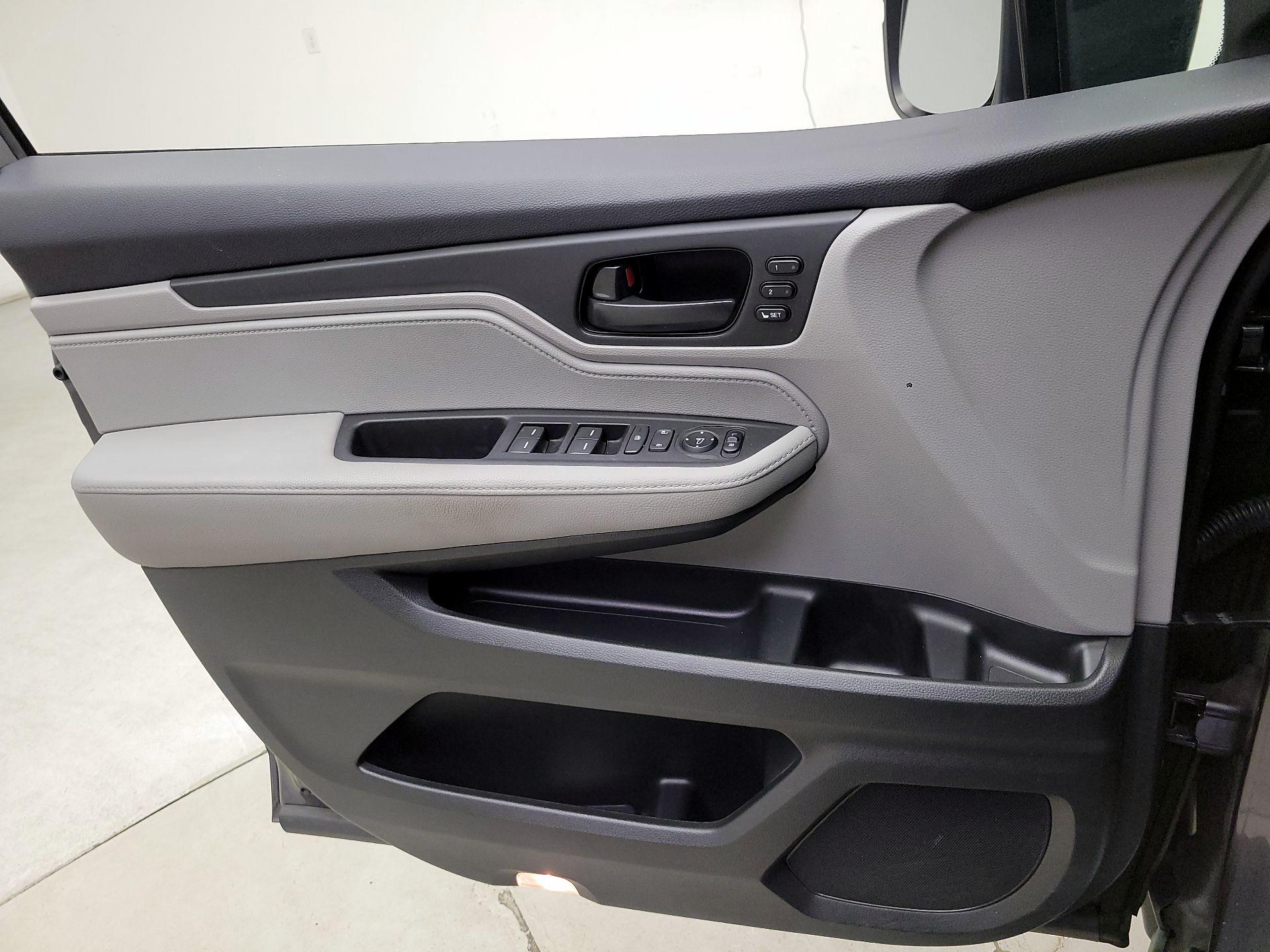 Thumbnail: 2019 Honda Odyssey - 12