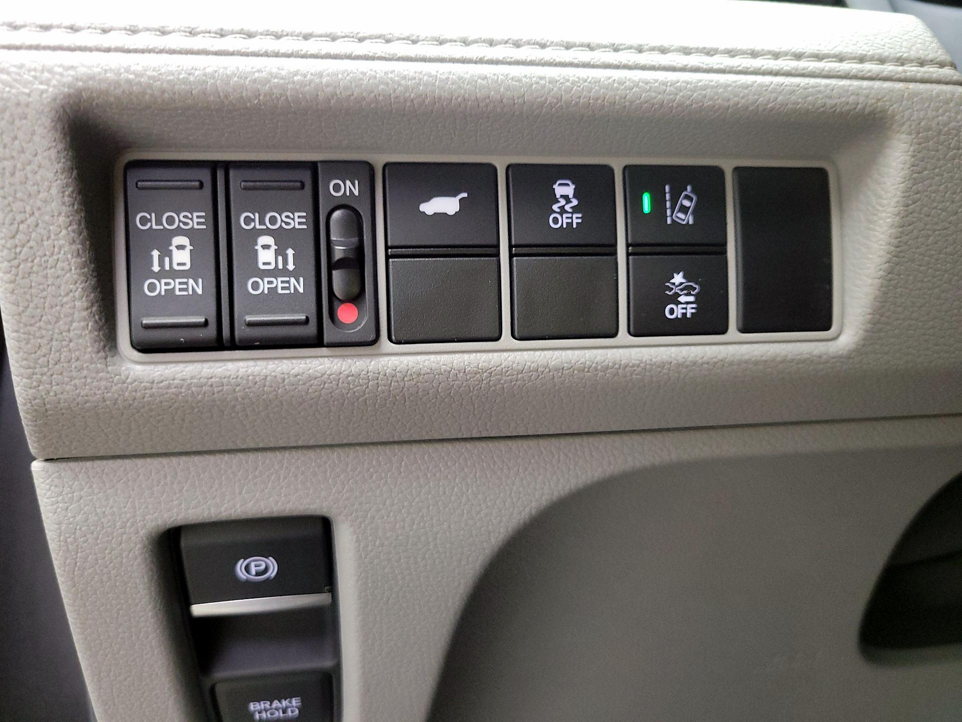 Thumbnail: 2019 Honda Odyssey - 13