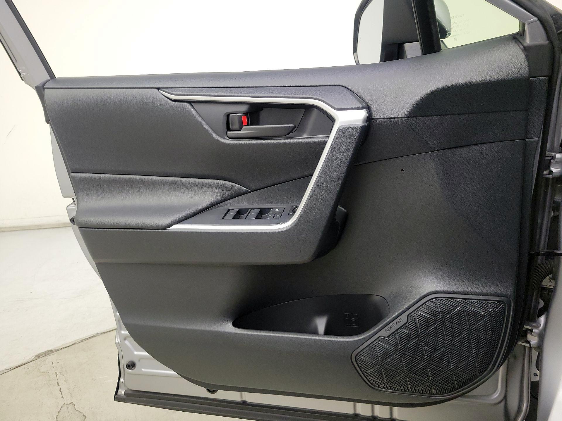 Thumbnail: 2019 Toyota RAV4 - 12