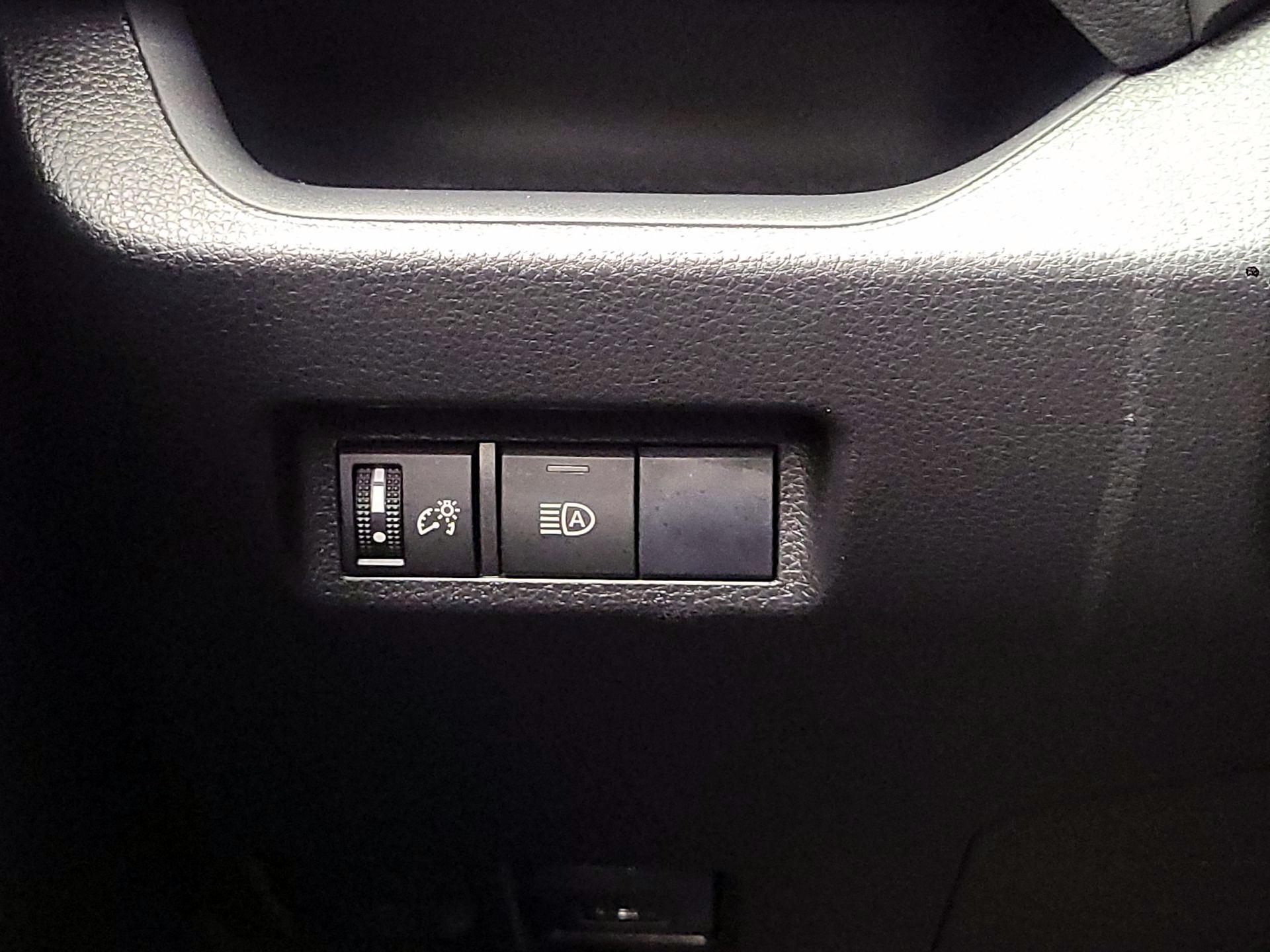 Thumbnail: 2019 Toyota RAV4 - 13