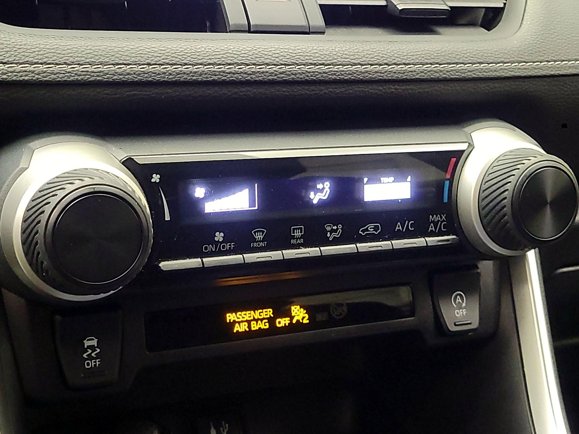 Thumbnail: 2019 Toyota RAV4 - 16