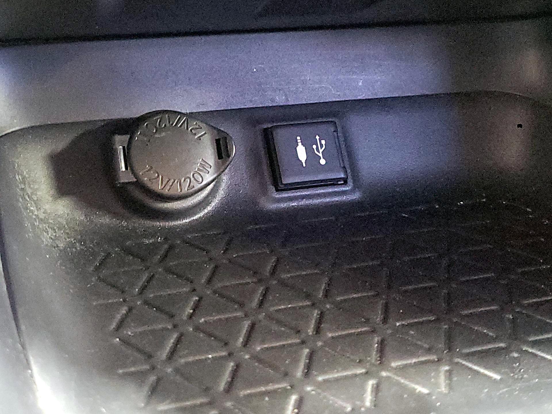 Thumbnail: 2019 Toyota RAV4 - 18