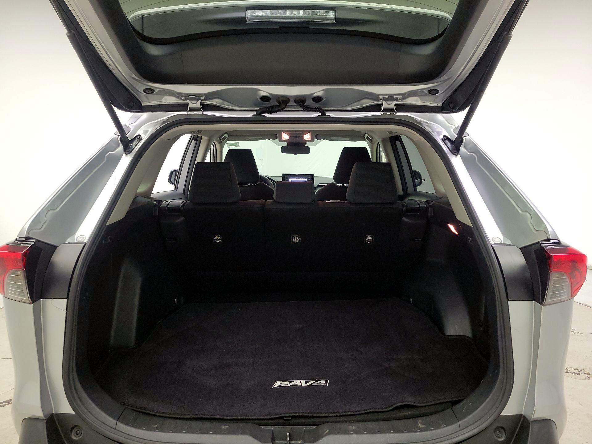 Thumbnail: 2019 Toyota RAV4 - 20