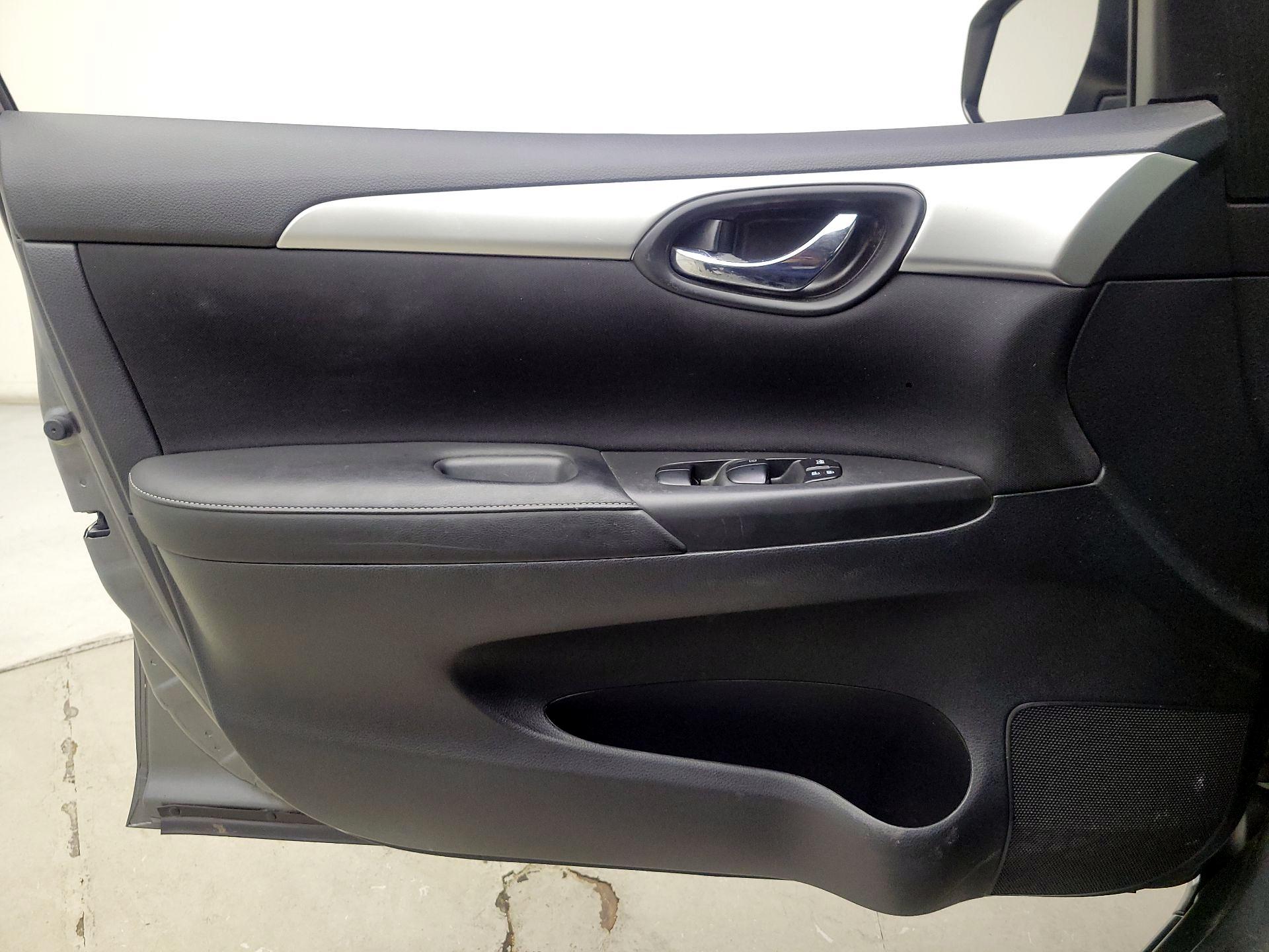 Thumbnail: 2017 Nissan Sentra - 12