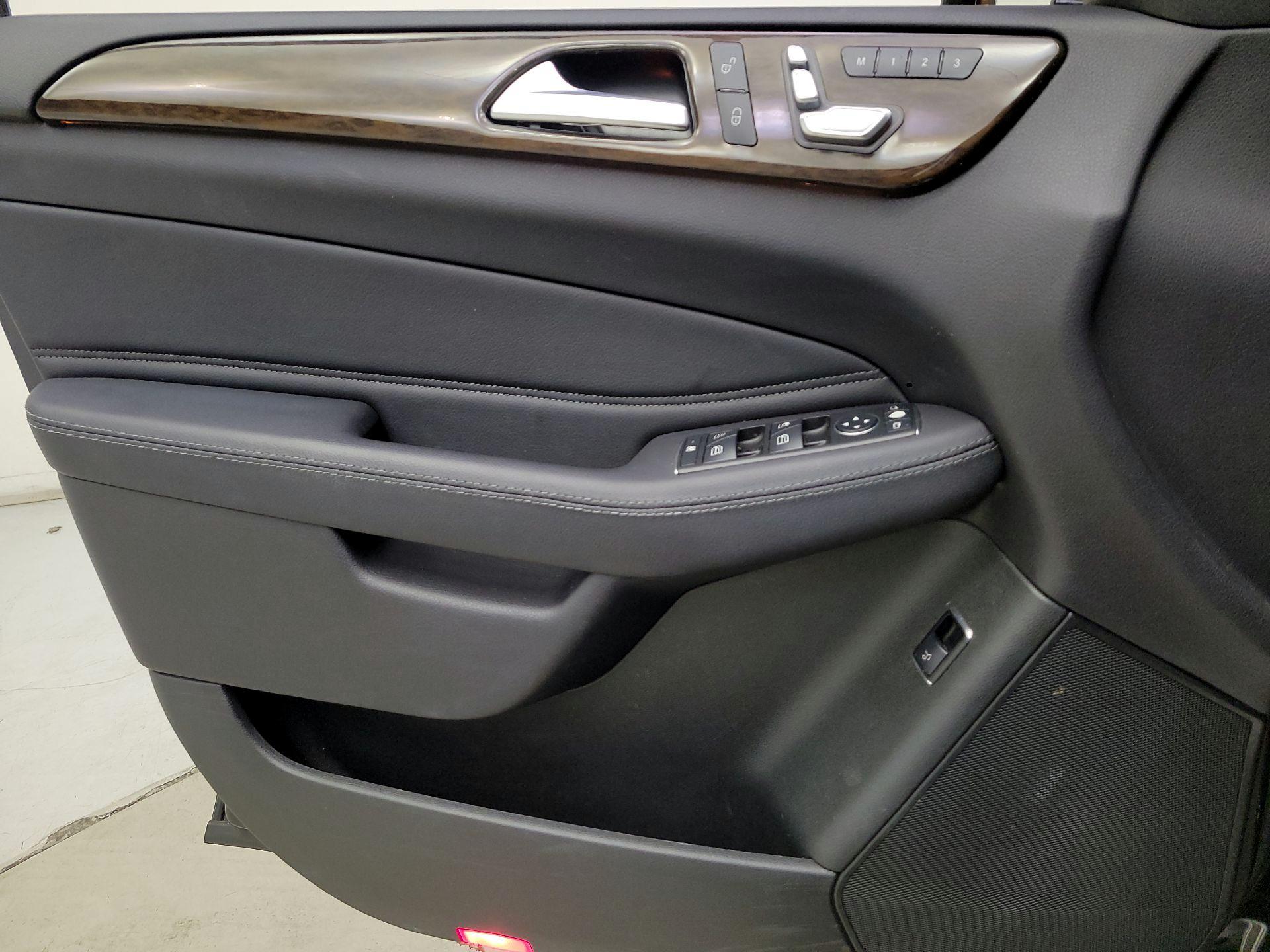 Thumbnail: 2016 Mercedes-Benz GLE - 12