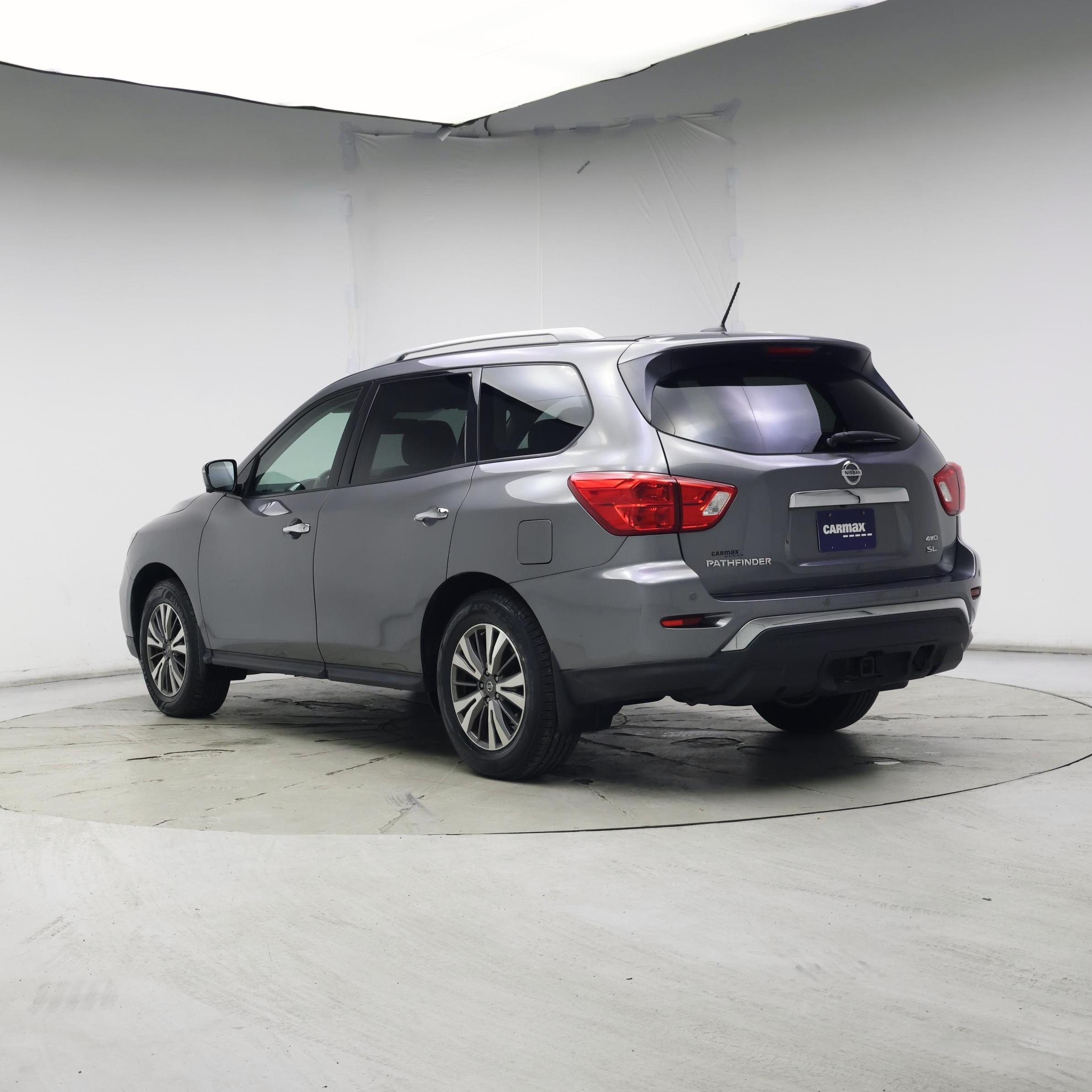 Thumbnail: 2017 Nissan Pathfinder - 2