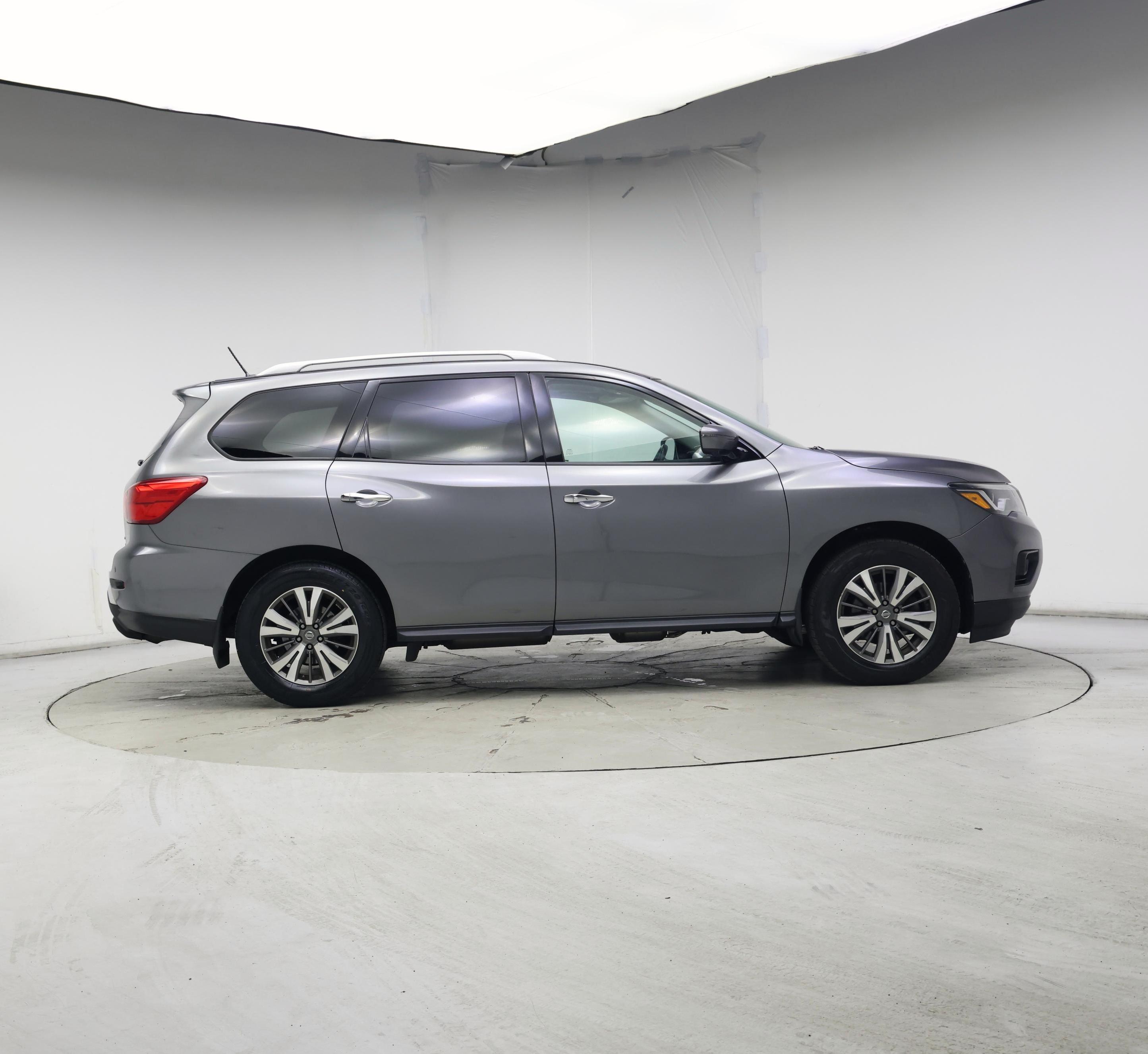 Thumbnail: 2017 Nissan Pathfinder - 7